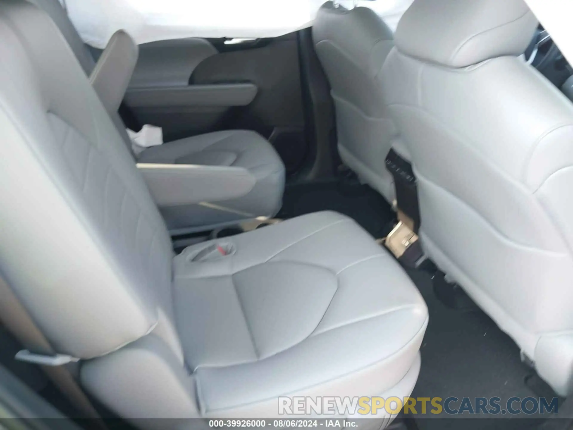 8 Photograph of a damaged car 5TDKDRAH9RS053005 TOYOTA HIGHLANDER 2024