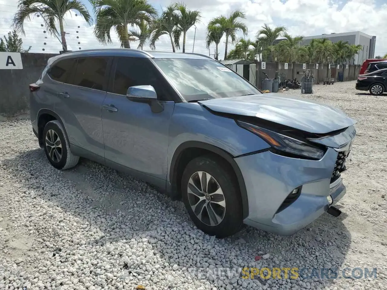 4 Photograph of a damaged car 5TDKDRAHXRS529455 TOYOTA HIGHLANDER 2024