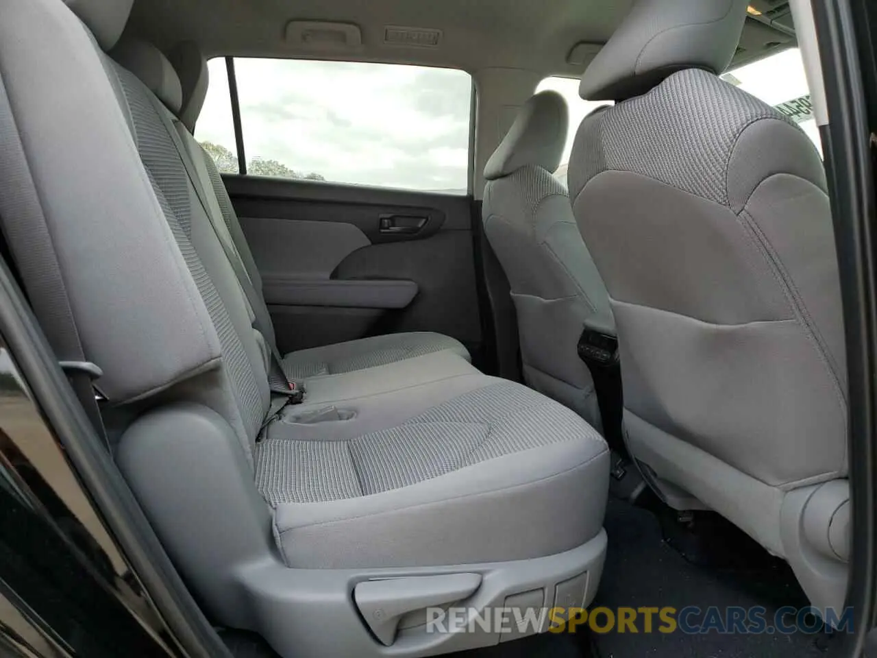 11 Photograph of a damaged car 5TDKDRAHXRS539824 TOYOTA HIGHLANDER 2024