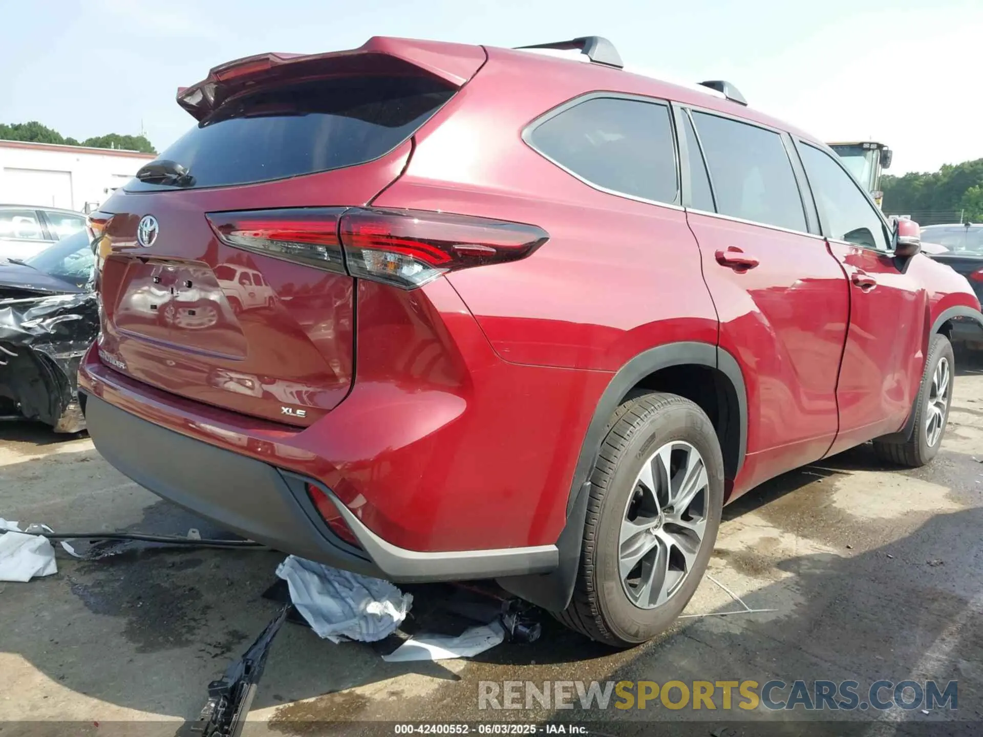 4 Photograph of a damaged car 5TDKDRAHXRS548099 TOYOTA HIGHLANDER 2024