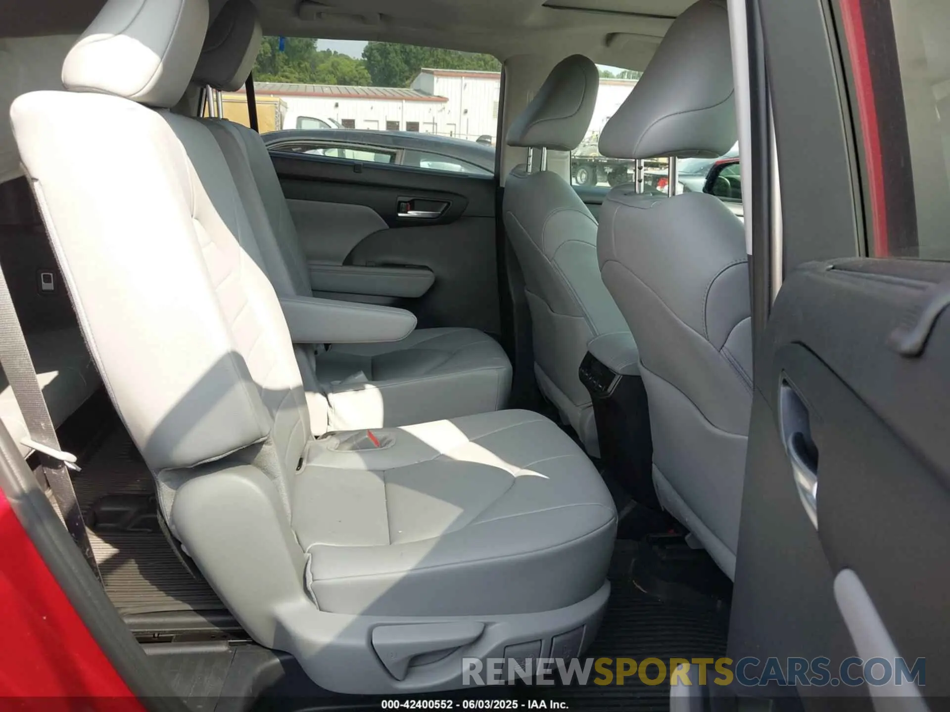 8 Photograph of a damaged car 5TDKDRAHXRS548099 TOYOTA HIGHLANDER 2024