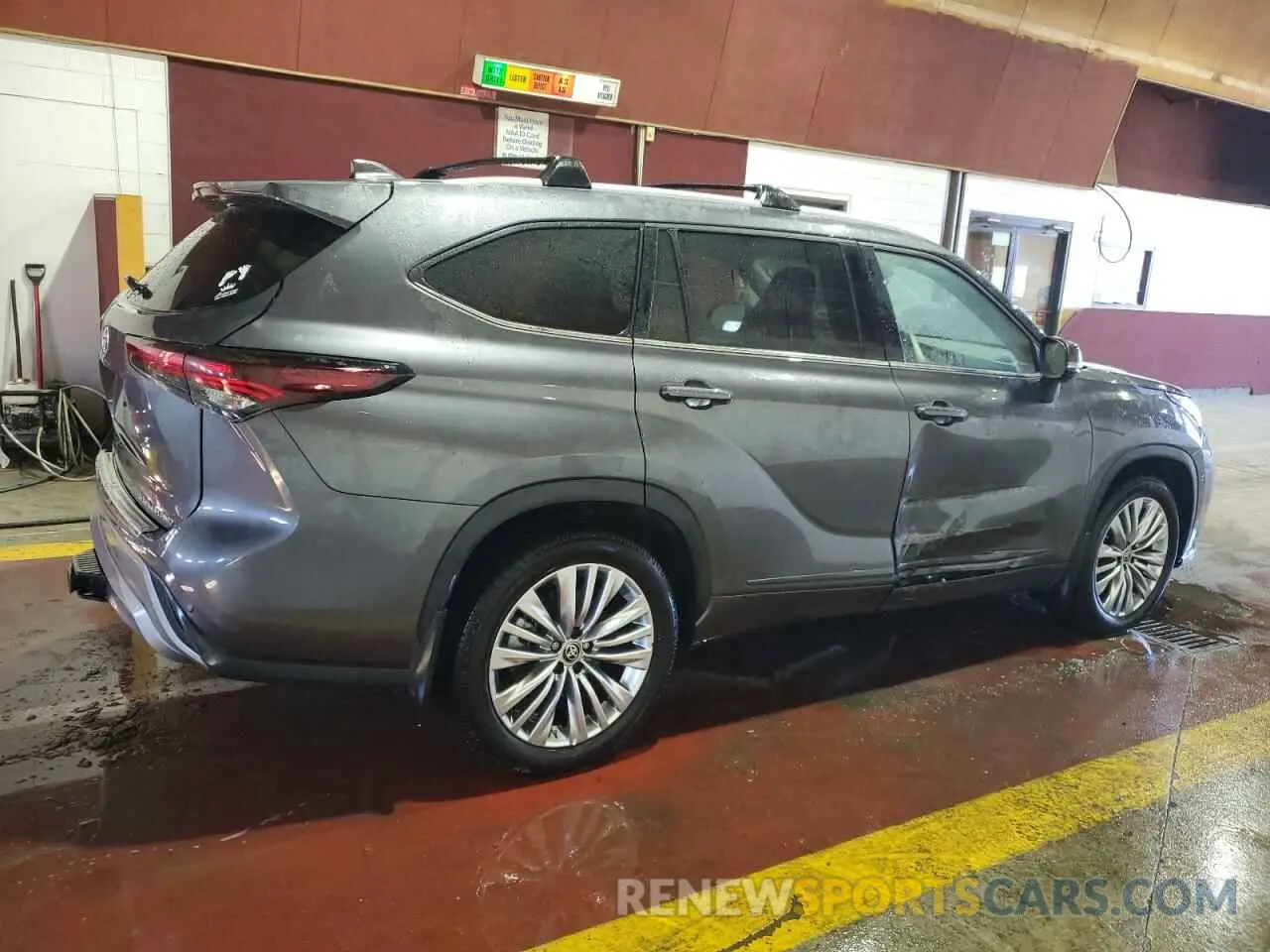 3 Photograph of a damaged car 5TDKDRBH1RS528497 TOYOTA HIGHLANDER 2024