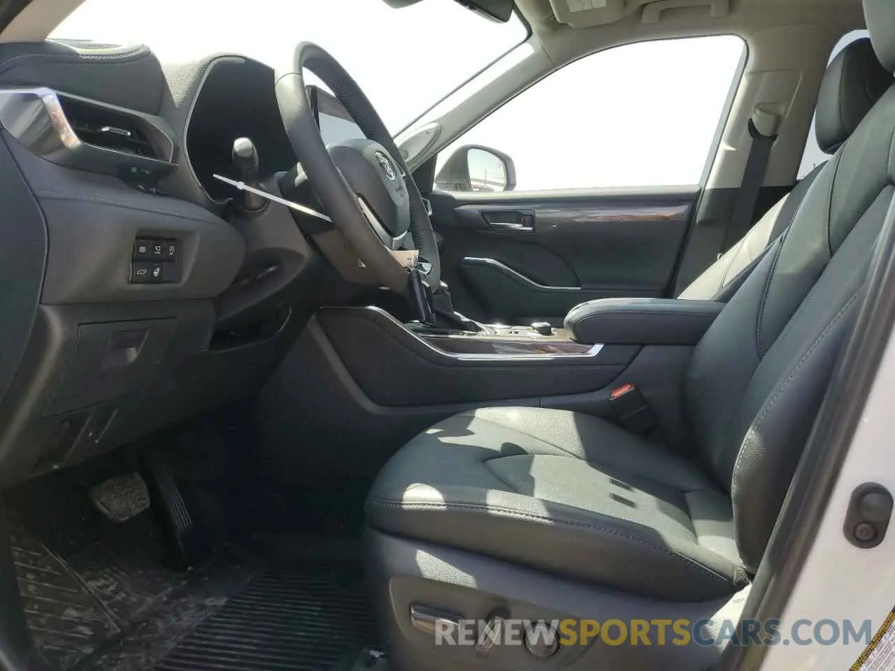 7 Photograph of a damaged car 5TDKDRBH1RS551116 TOYOTA HIGHLANDER 2024
