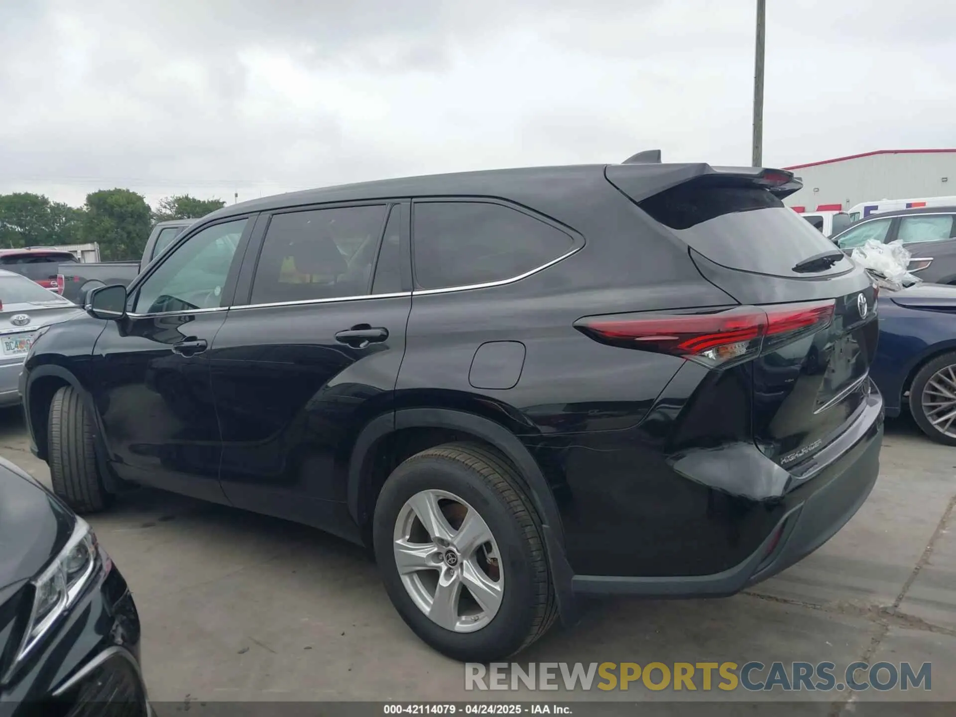 14 Photograph of a damaged car 5TDKDRBH2RS535491 TOYOTA HIGHLANDER 2024