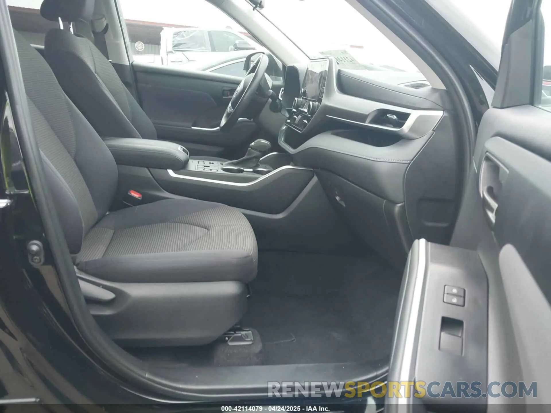 5 Photograph of a damaged car 5TDKDRBH2RS535491 TOYOTA HIGHLANDER 2024