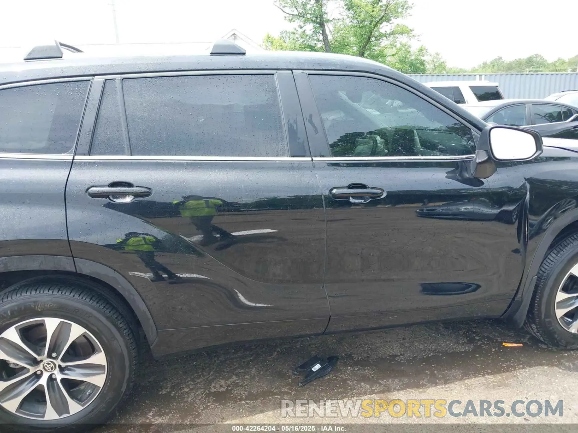 14 Photograph of a damaged car 5TDKDRBH2RS554882 TOYOTA HIGHLANDER 2024