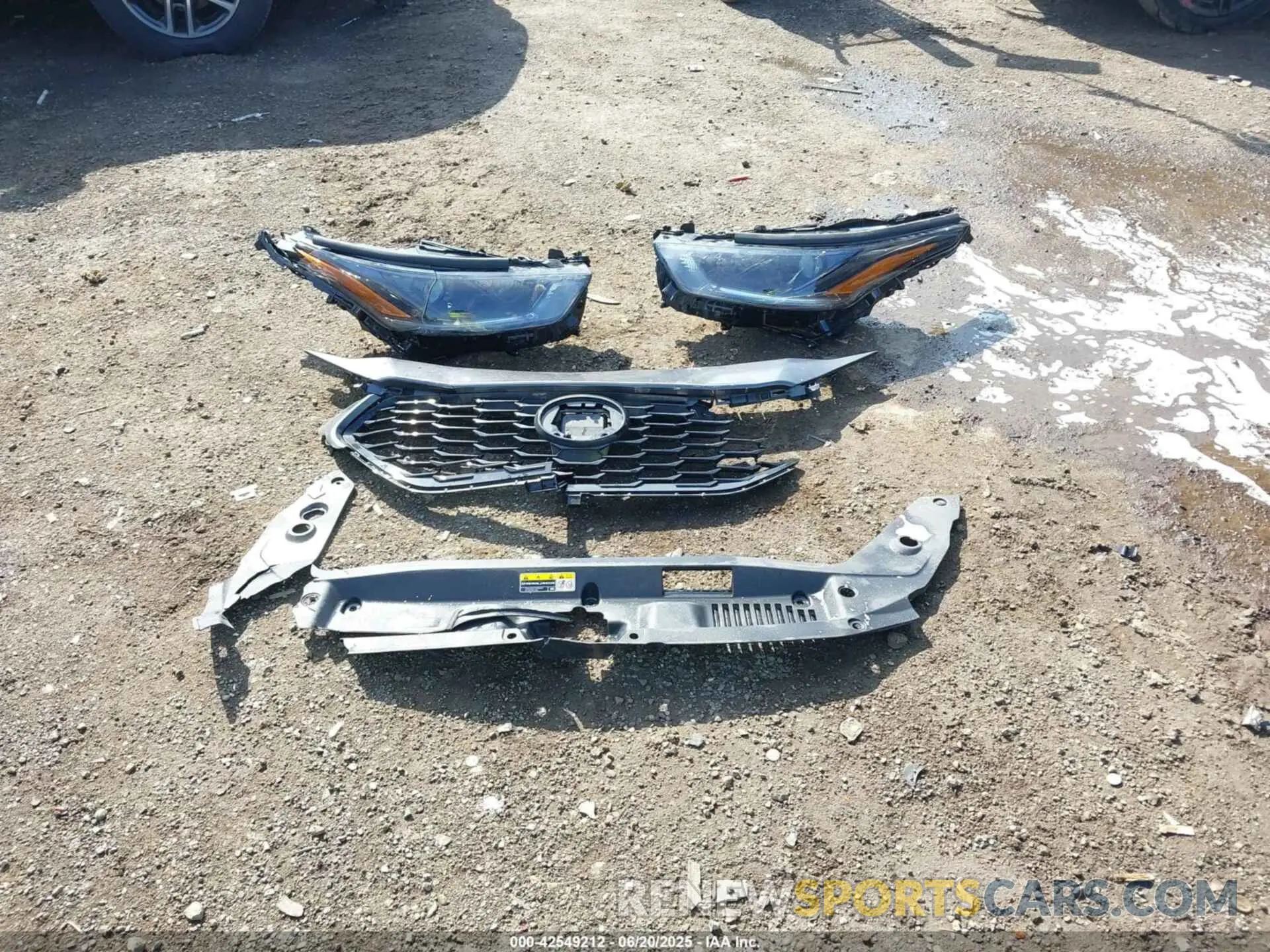 12 Photograph of a damaged car 5TDKDRBH2RS568670 TOYOTA HIGHLANDER 2024