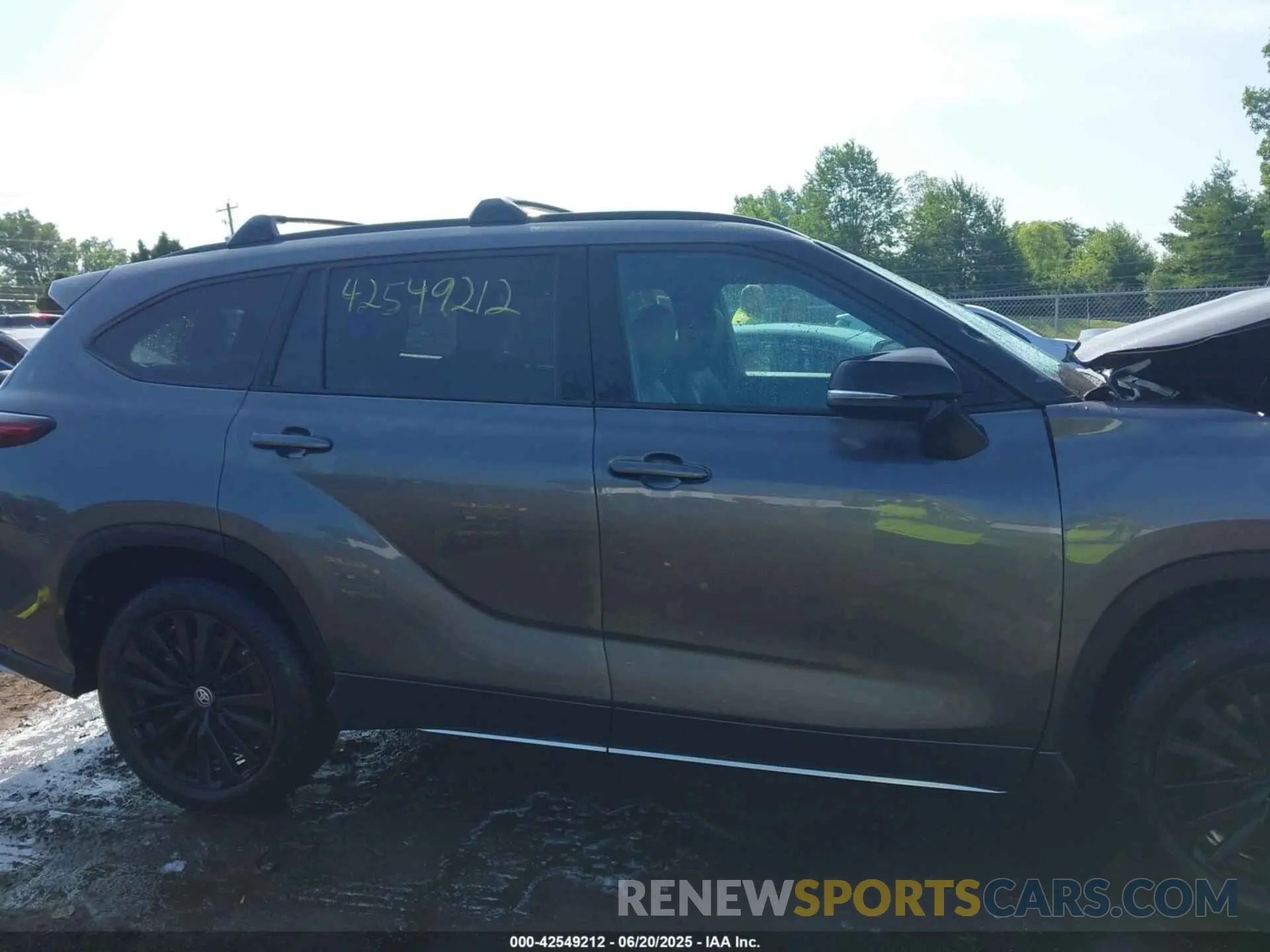 14 Photograph of a damaged car 5TDKDRBH2RS568670 TOYOTA HIGHLANDER 2024