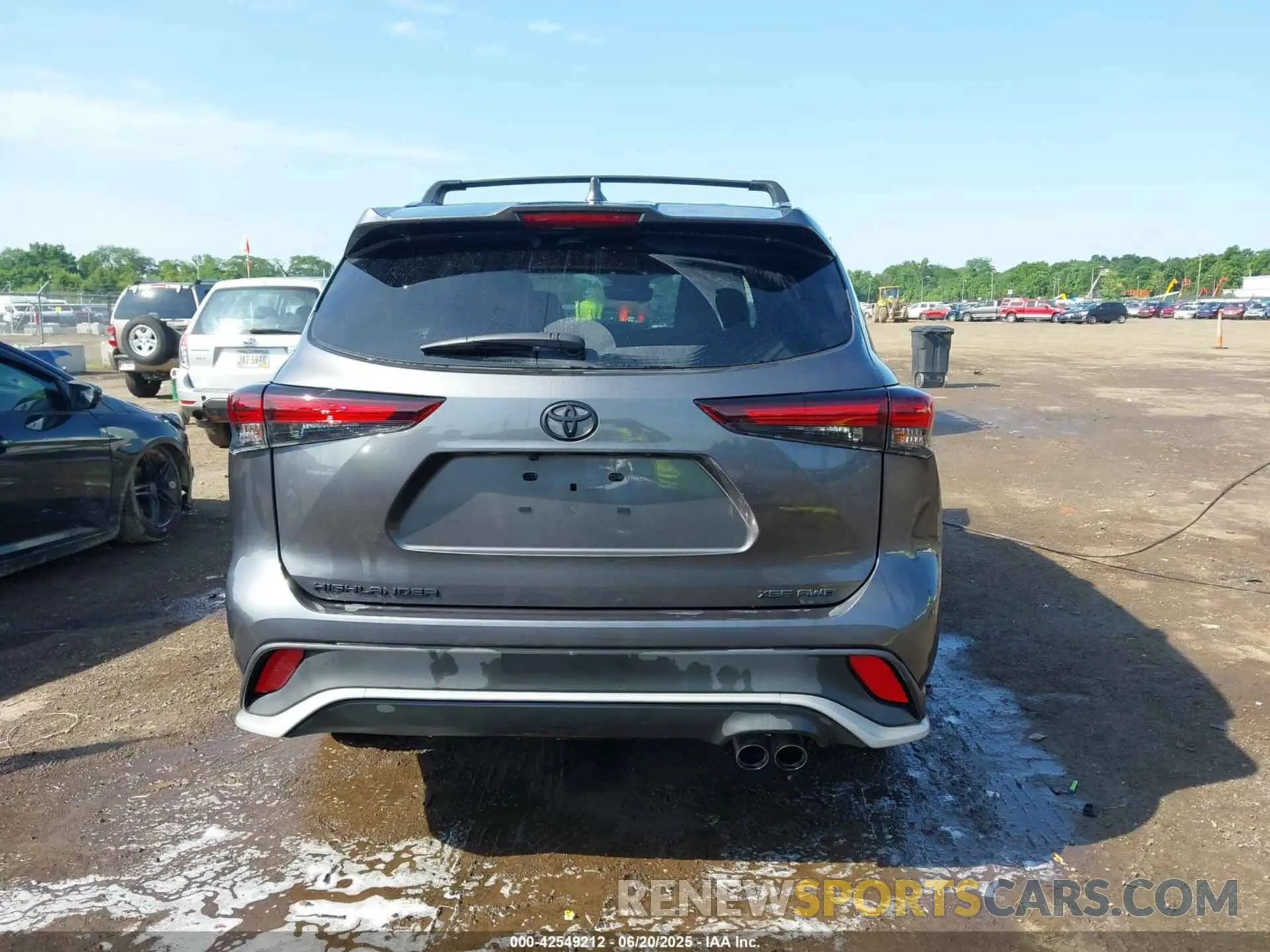 17 Photograph of a damaged car 5TDKDRBH2RS568670 TOYOTA HIGHLANDER 2024