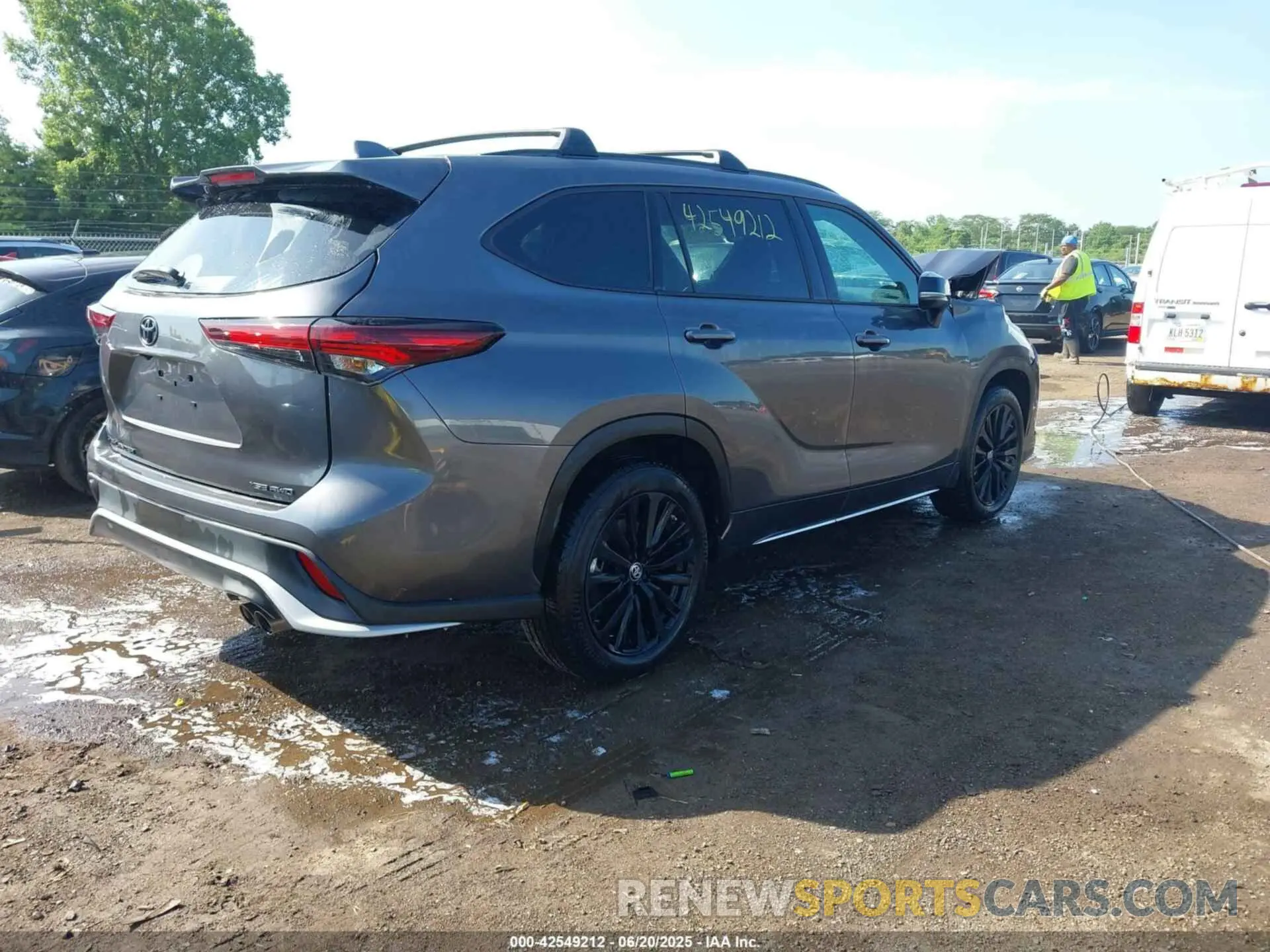 4 Photograph of a damaged car 5TDKDRBH2RS568670 TOYOTA HIGHLANDER 2024