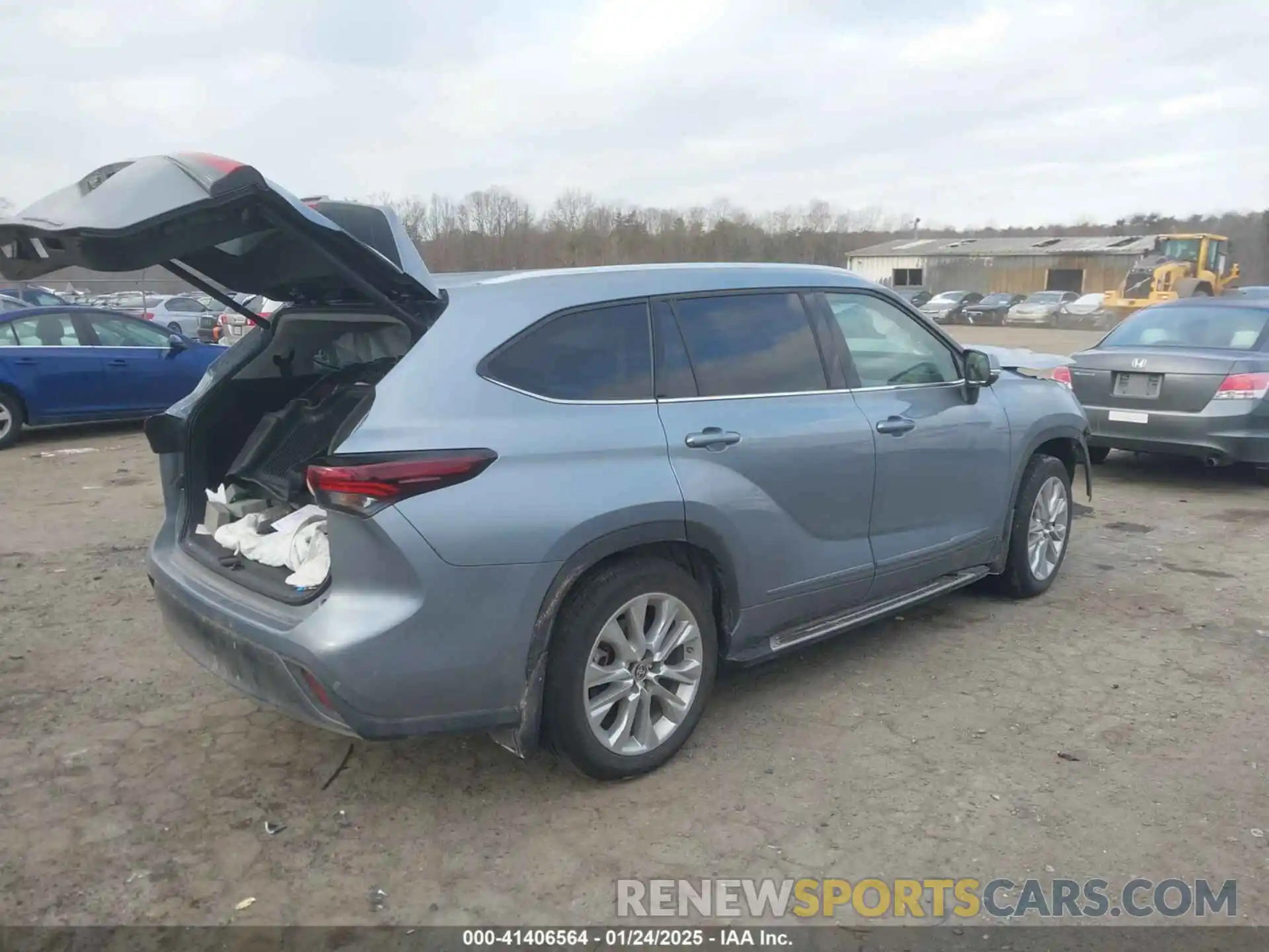 4 Photograph of a damaged car 5TDKDRBH3RS533152 TOYOTA HIGHLANDER 2024