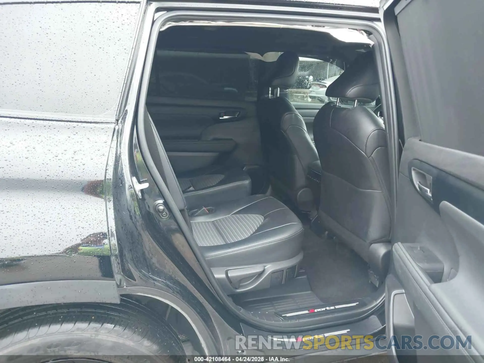 8 Photograph of a damaged car 5TDKDRBH3RS537184 TOYOTA HIGHLANDER 2024