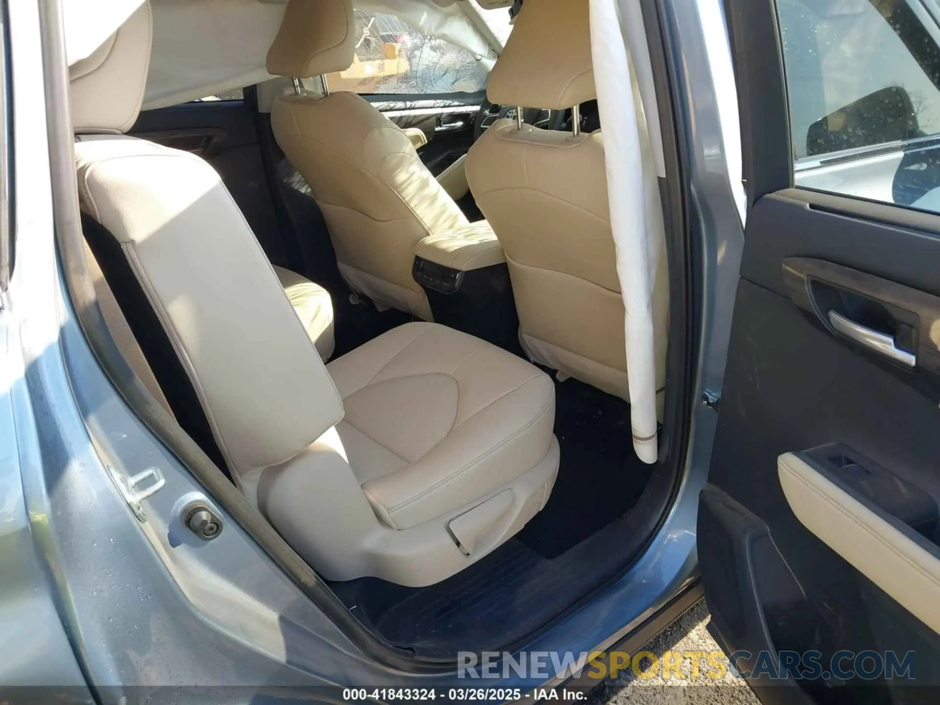 8 Photograph of a damaged car 5TDKDRBH4RS574258 TOYOTA HIGHLANDER 2024