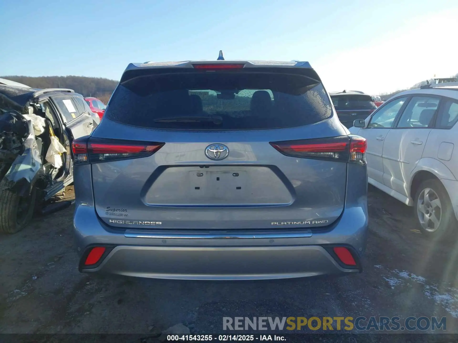 17 Photograph of a damaged car 5TDKDRBH5RS529572 TOYOTA HIGHLANDER 2024