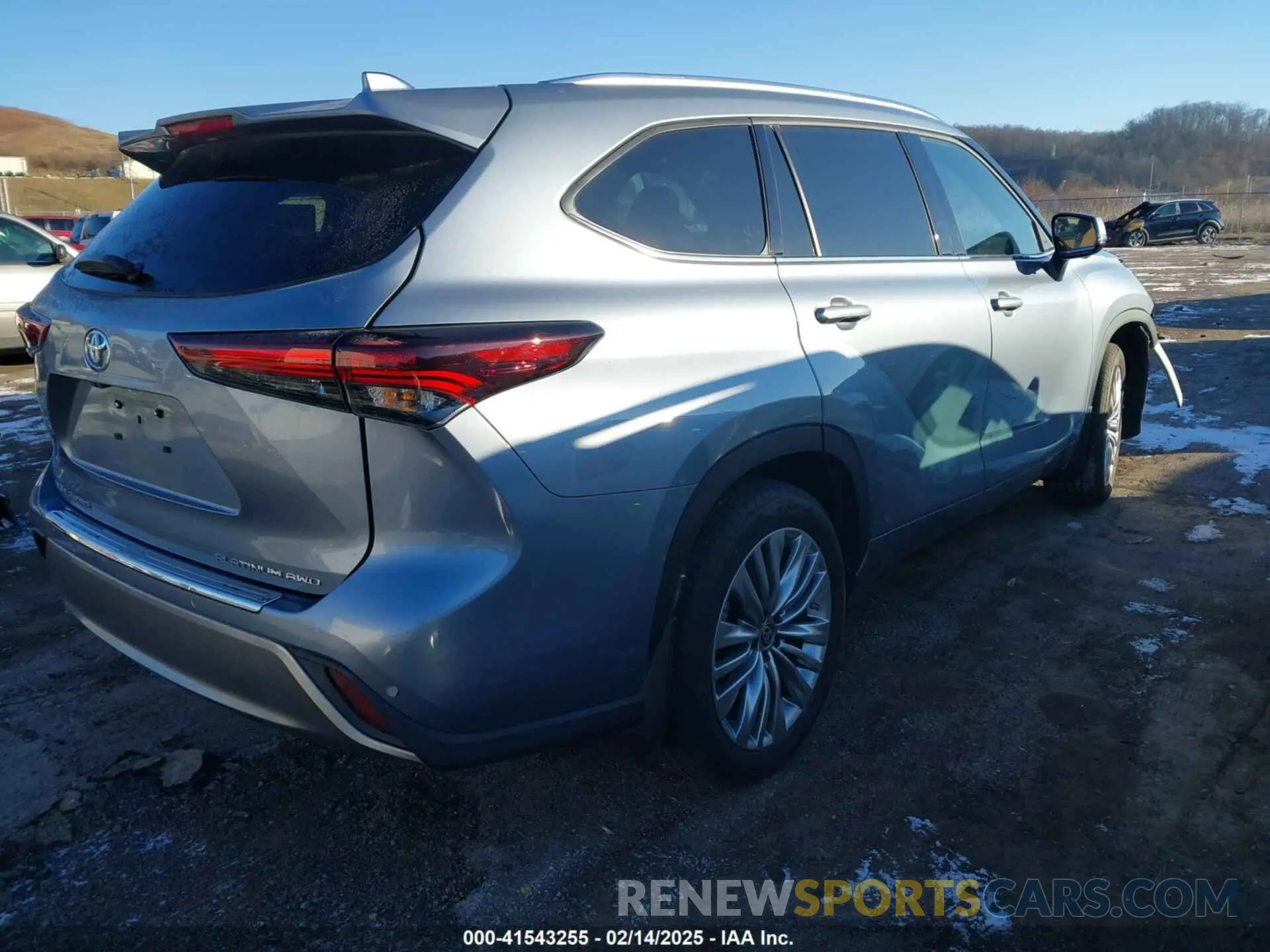 4 Photograph of a damaged car 5TDKDRBH5RS529572 TOYOTA HIGHLANDER 2024