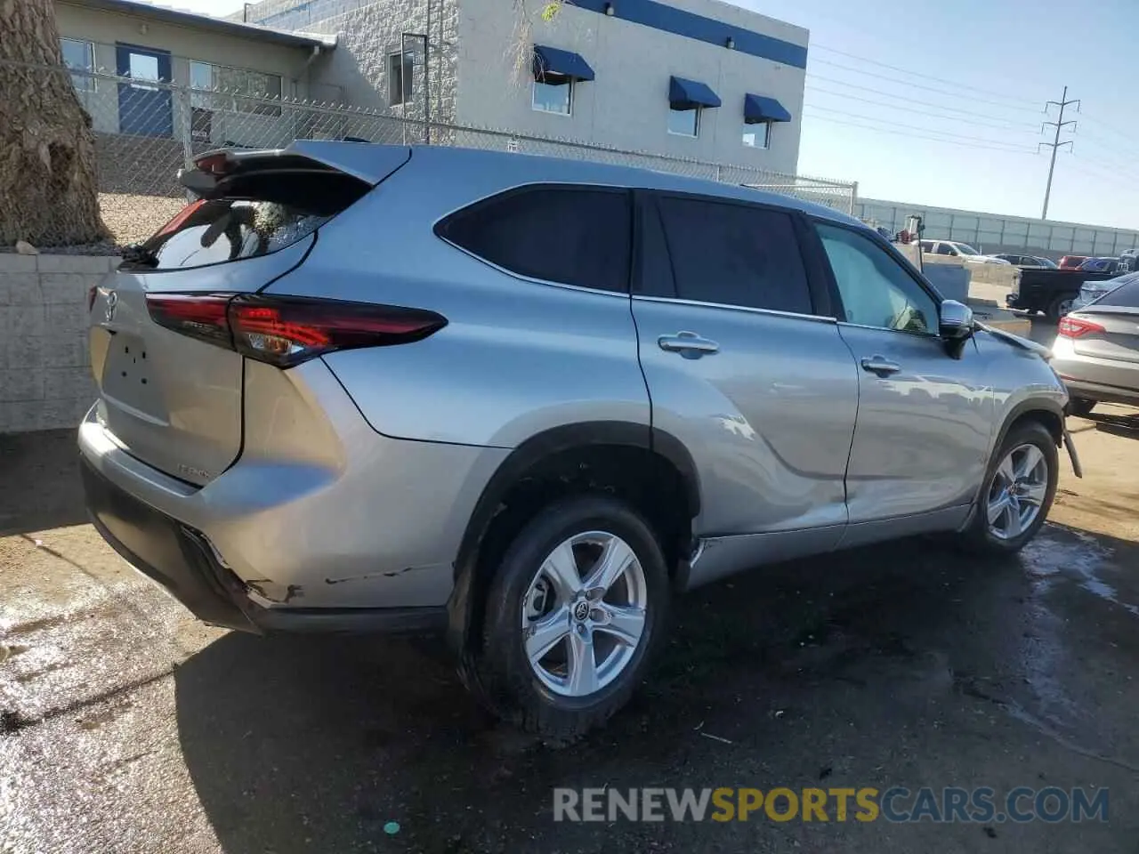3 Photograph of a damaged car 5TDKDRBH5RS537557 TOYOTA HIGHLANDER 2024