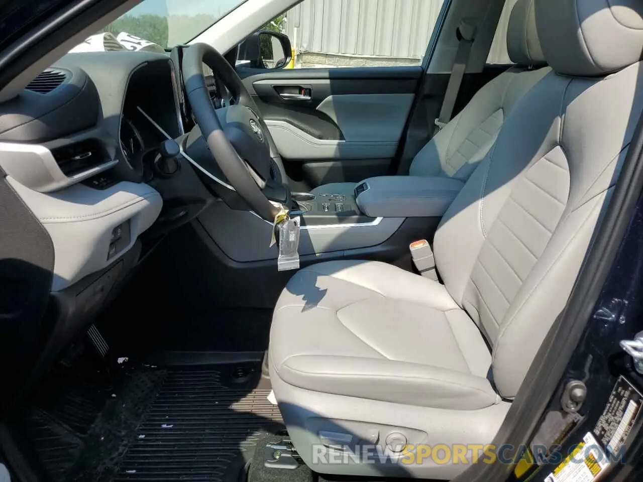 7 Photograph of a damaged car 5TDKDRBH5RS558232 TOYOTA HIGHLANDER 2024