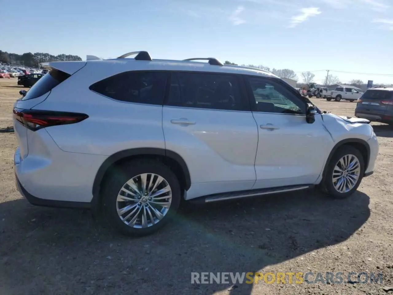 3 Photograph of a damaged car 5TDKDRBH5RS569375 TOYOTA HIGHLANDER 2024