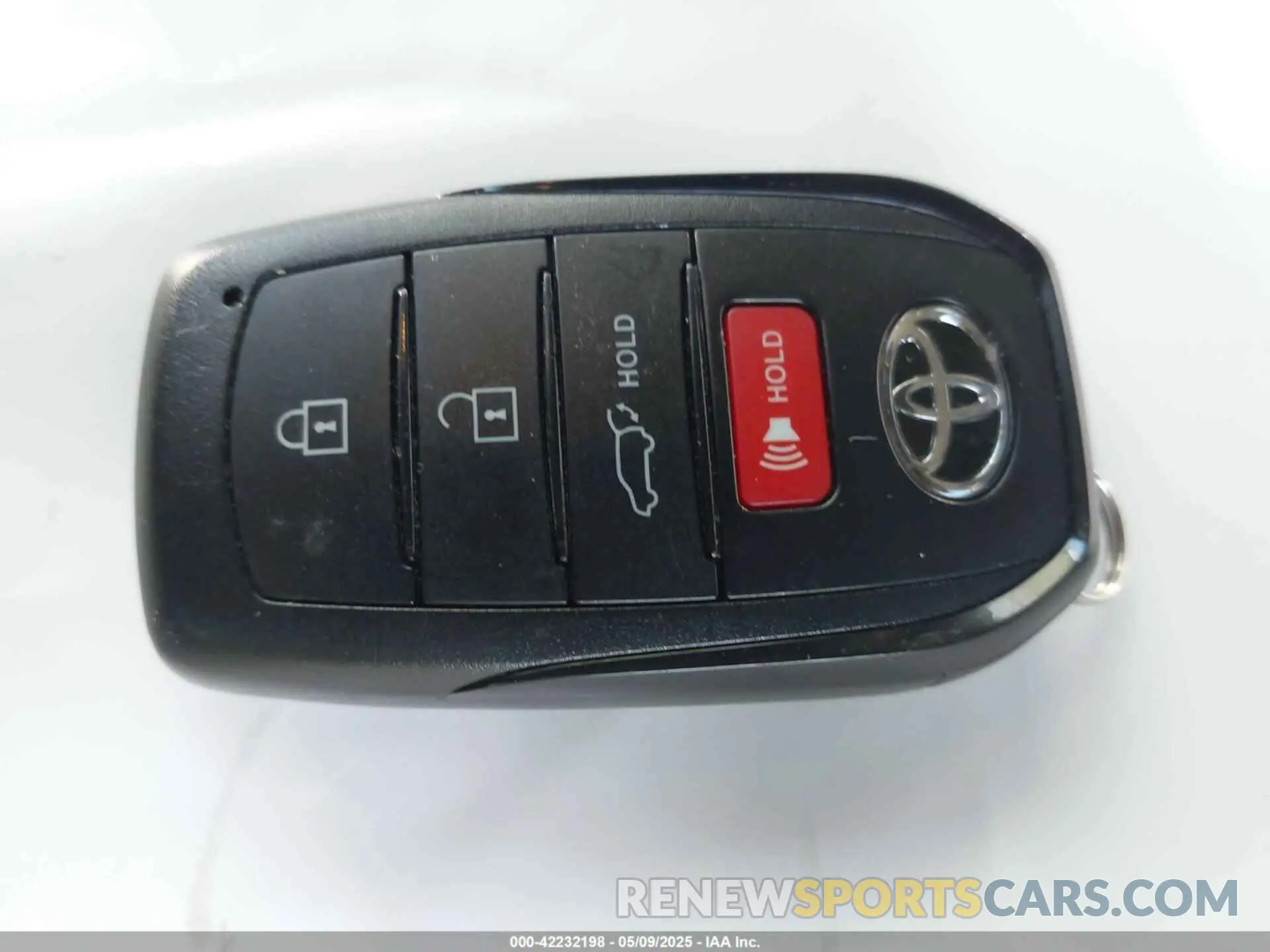 11 Photograph of a damaged car 5TDKDRBH6RS539642 TOYOTA HIGHLANDER 2024