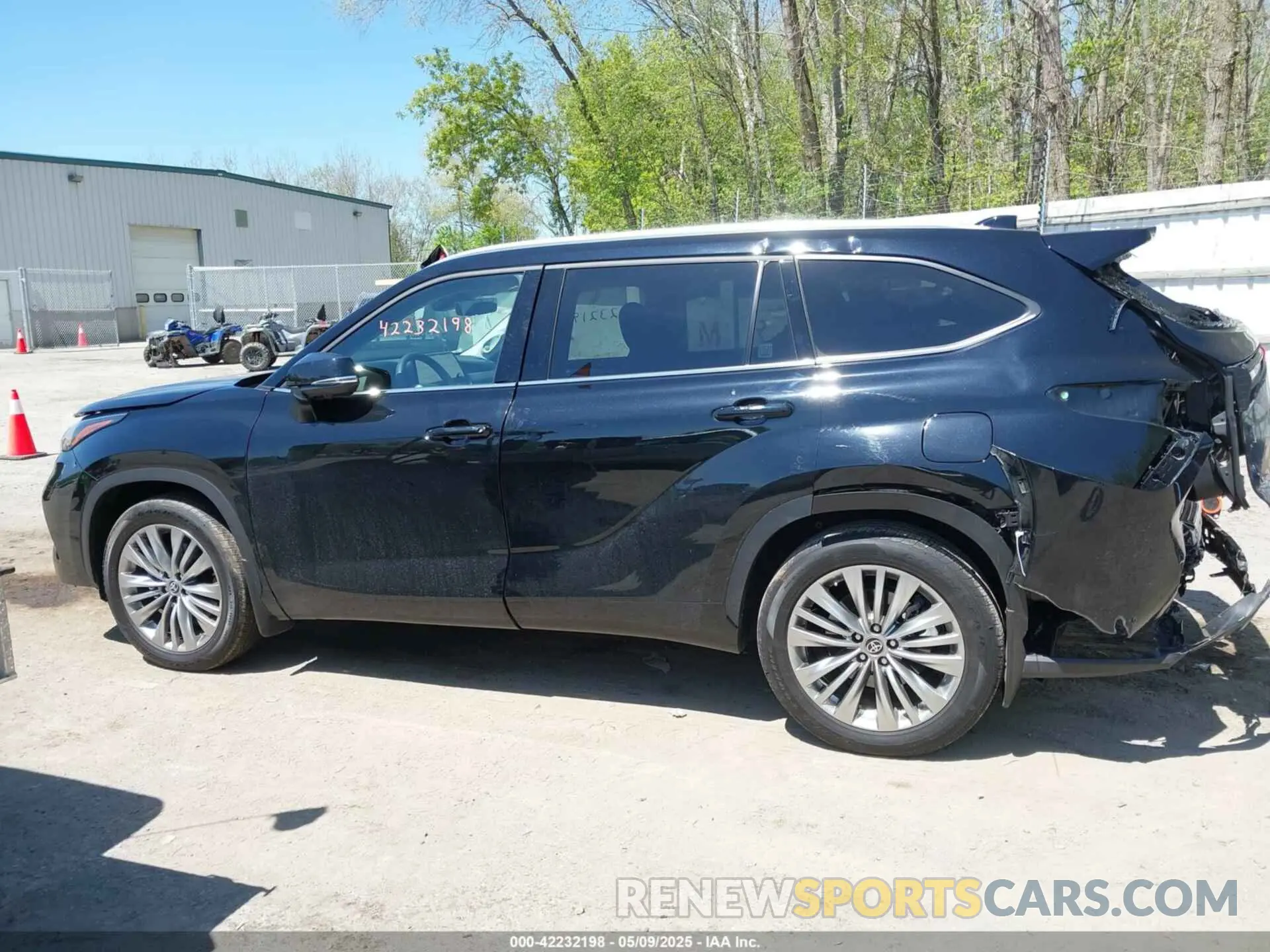 14 Photograph of a damaged car 5TDKDRBH6RS539642 TOYOTA HIGHLANDER 2024