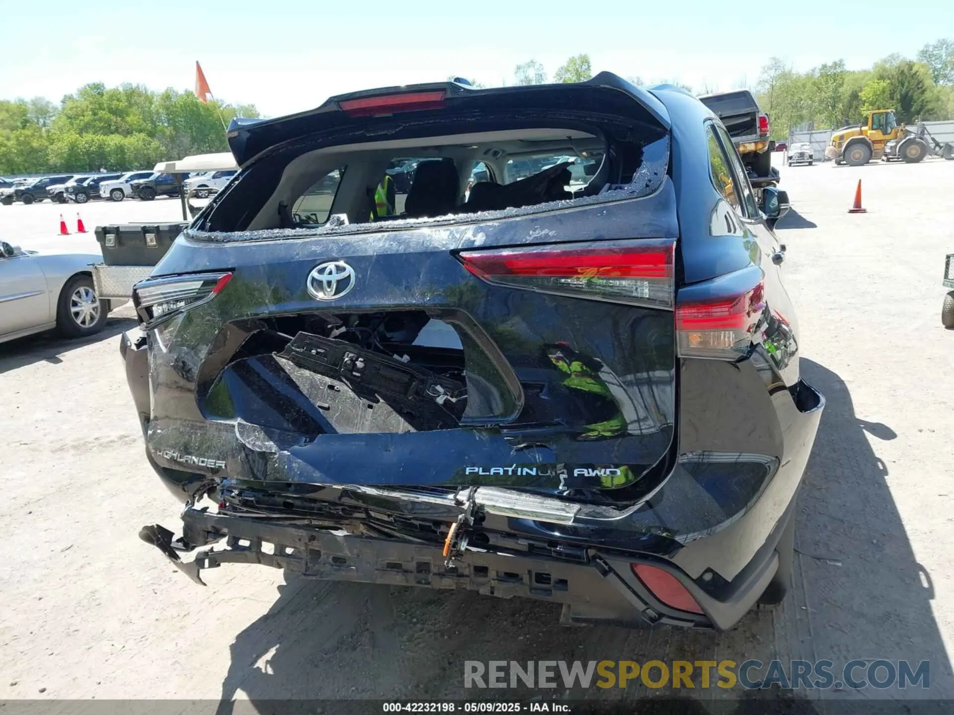 16 Photograph of a damaged car 5TDKDRBH6RS539642 TOYOTA HIGHLANDER 2024