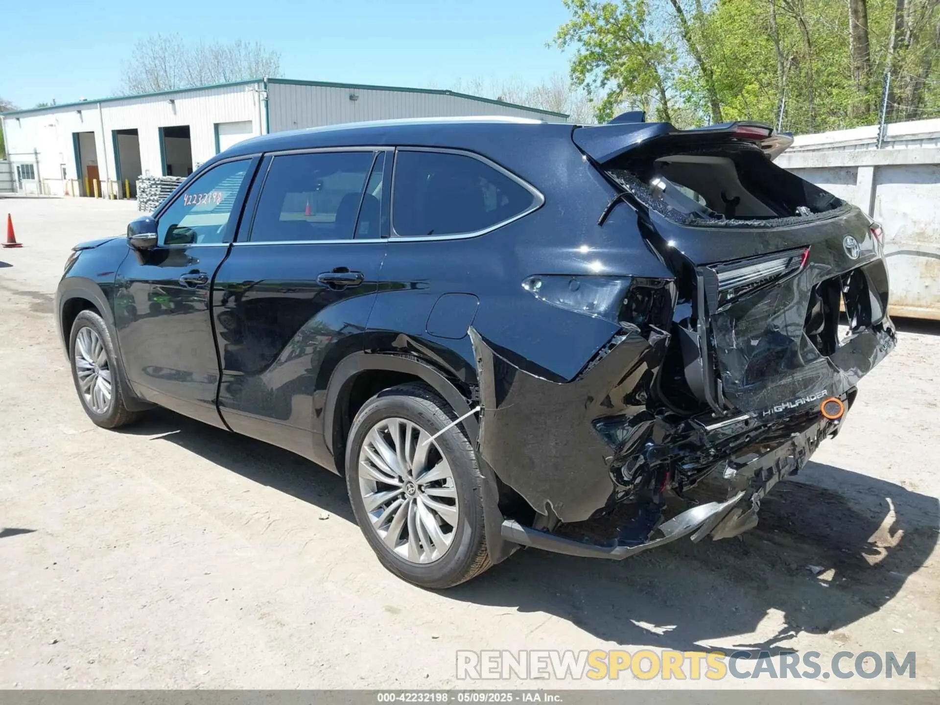 3 Photograph of a damaged car 5TDKDRBH6RS539642 TOYOTA HIGHLANDER 2024