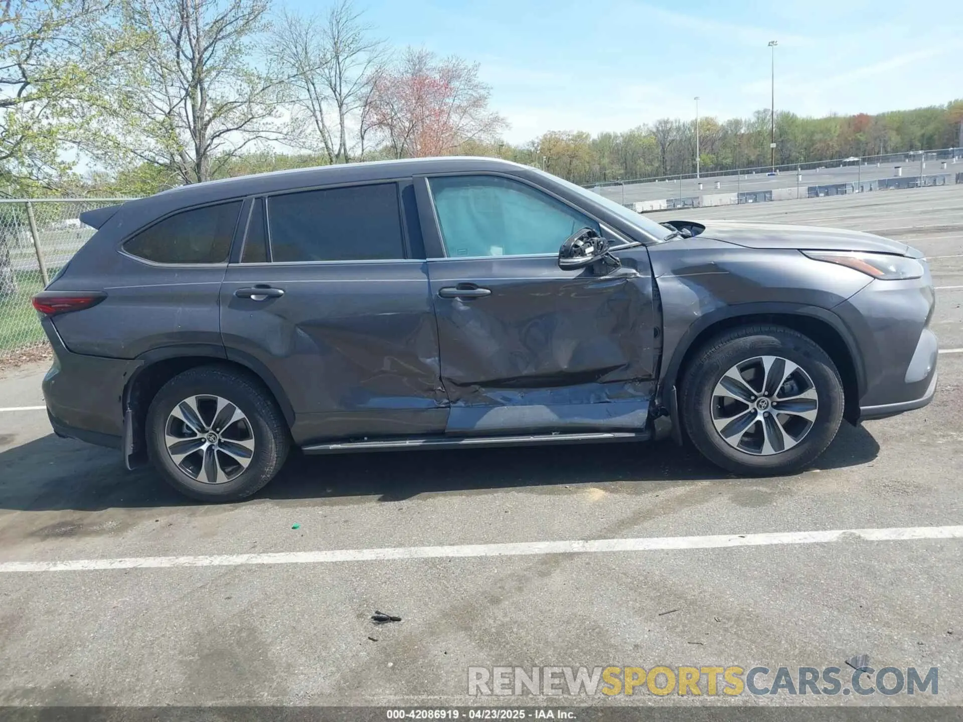 13 Photograph of a damaged car 5TDKDRBH6RS552634 TOYOTA HIGHLANDER 2024