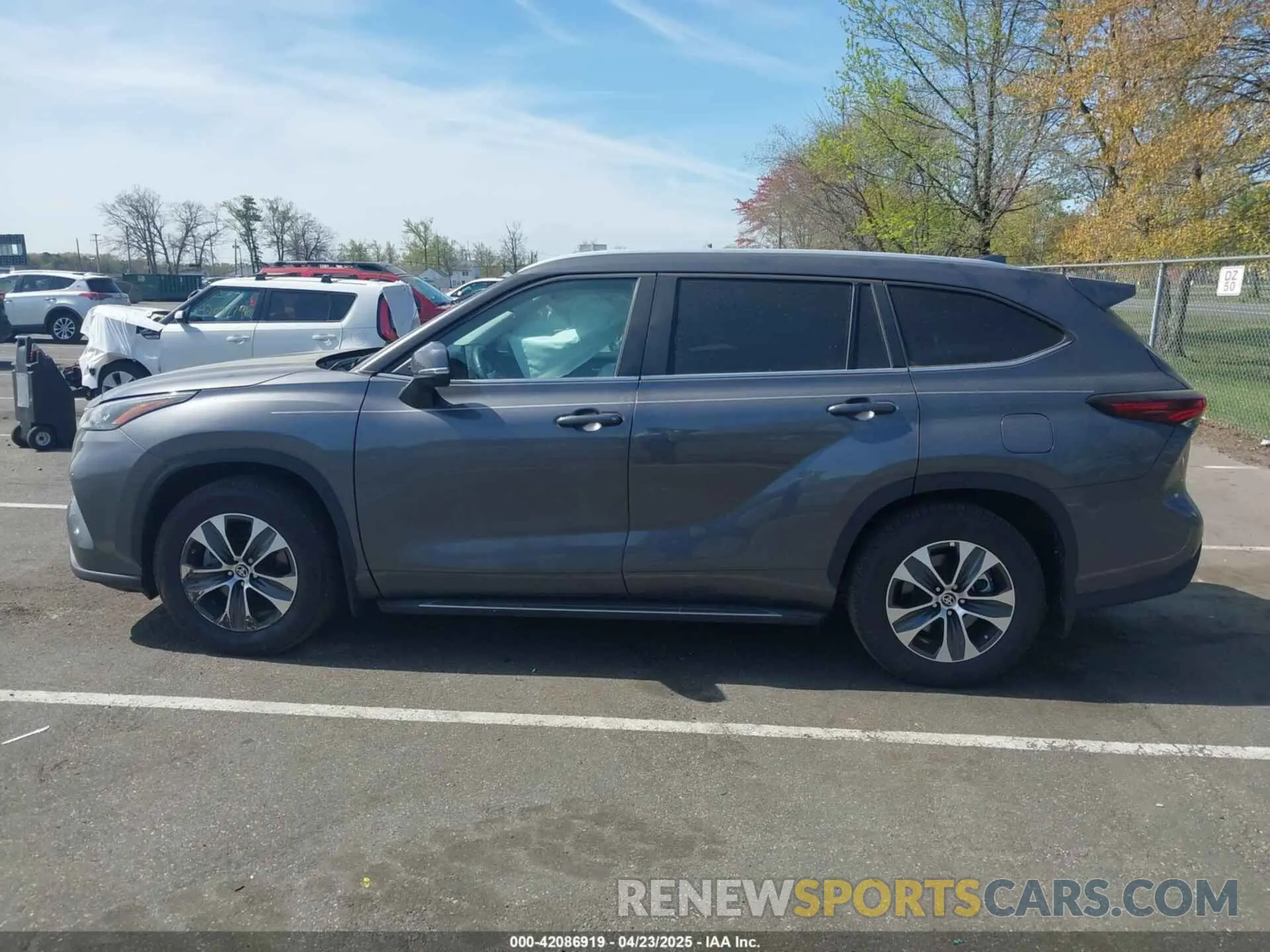 14 Photograph of a damaged car 5TDKDRBH6RS552634 TOYOTA HIGHLANDER 2024