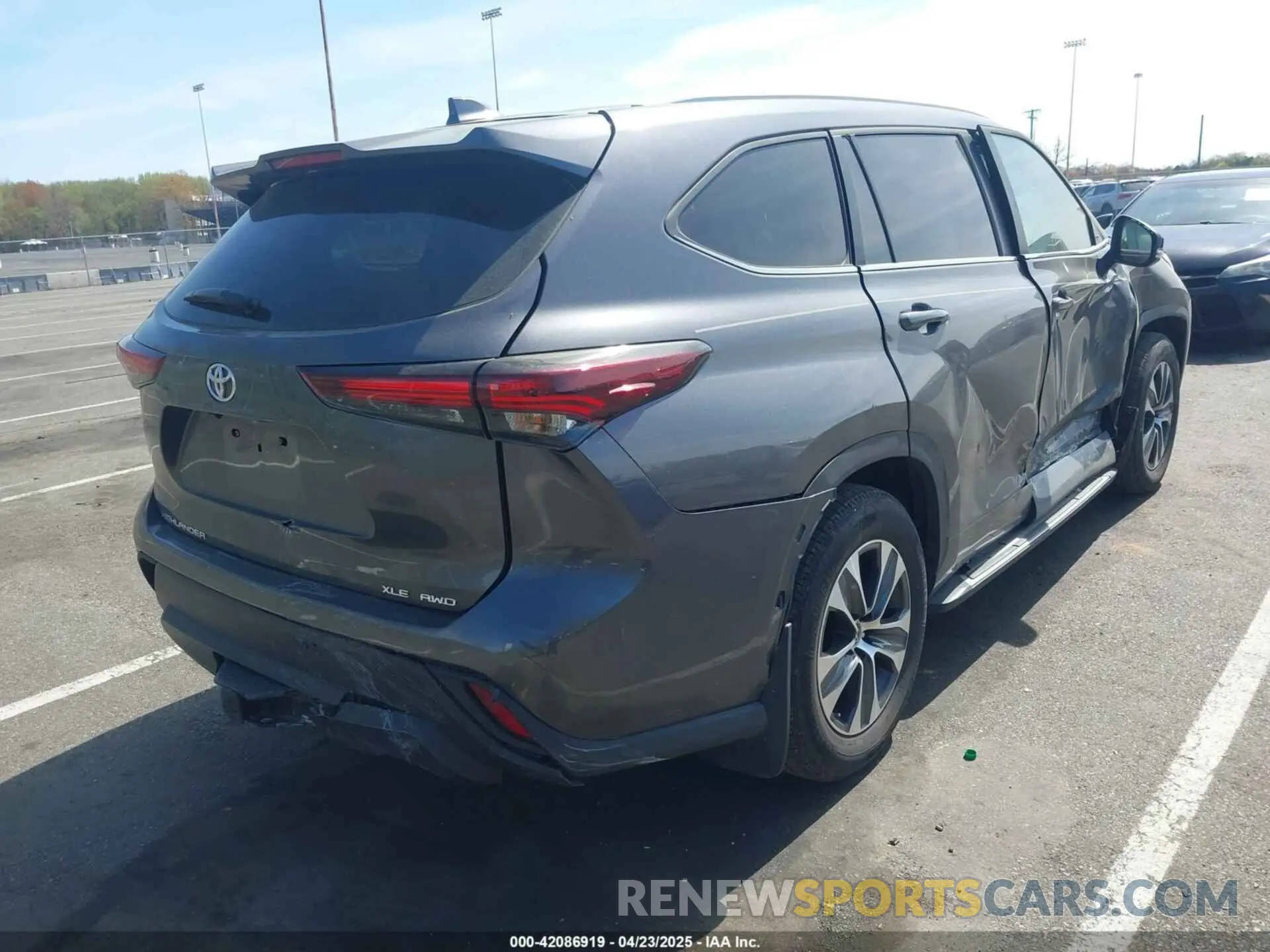 4 Photograph of a damaged car 5TDKDRBH6RS552634 TOYOTA HIGHLANDER 2024