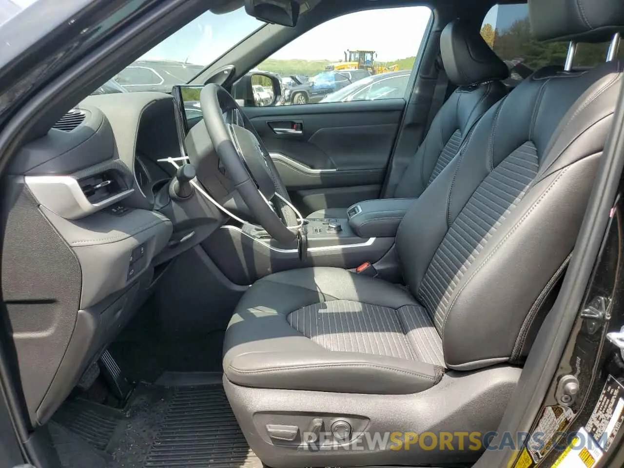 7 Photograph of a damaged car 5TDKDRBH6RS562161 TOYOTA HIGHLANDER 2024