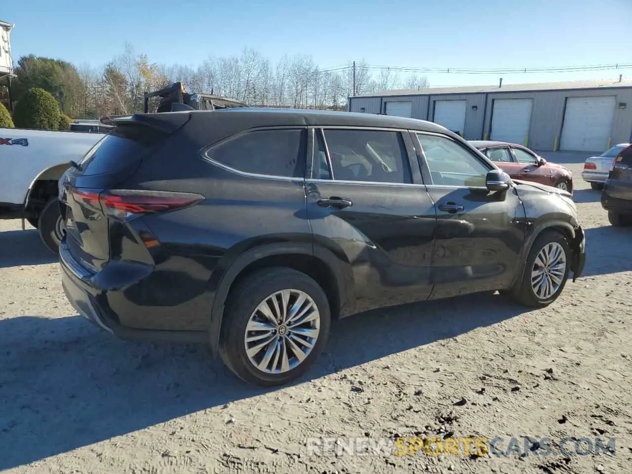 3 Photograph of a damaged car 5TDKDRBH7RS535664 TOYOTA HIGHLANDER 2024