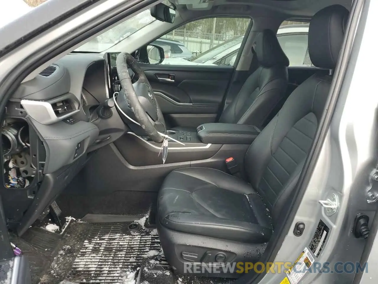 7 Photograph of a damaged car 5TDKDRBH7RS568955 TOYOTA HIGHLANDER 2024