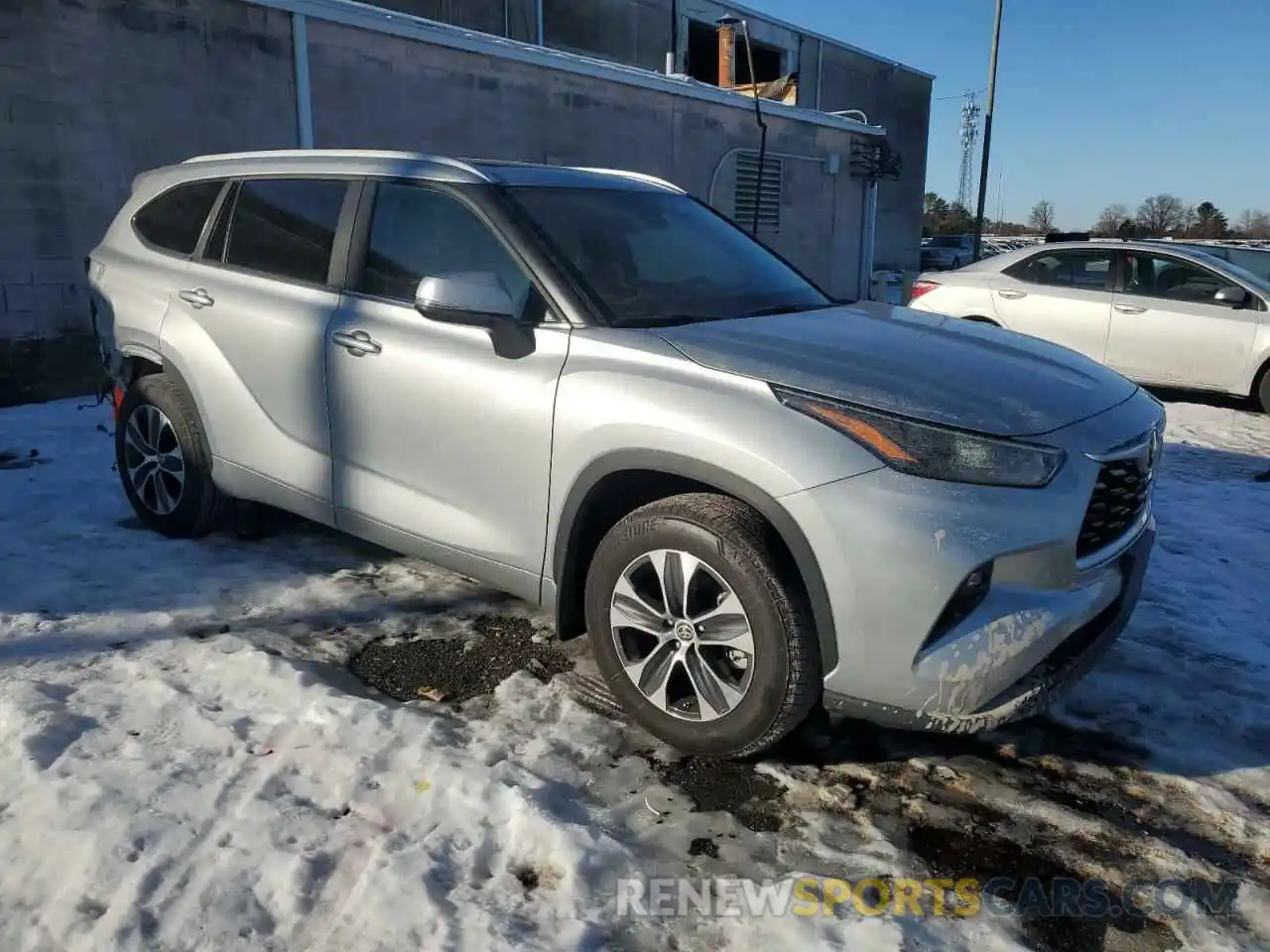 4 Photograph of a damaged car 5TDKDRBH8RS547497 TOYOTA HIGHLANDER 2024