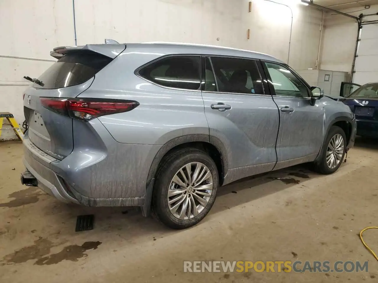 3 Photograph of a damaged car 5TDKDRBH8RS570438 TOYOTA HIGHLANDER 2024