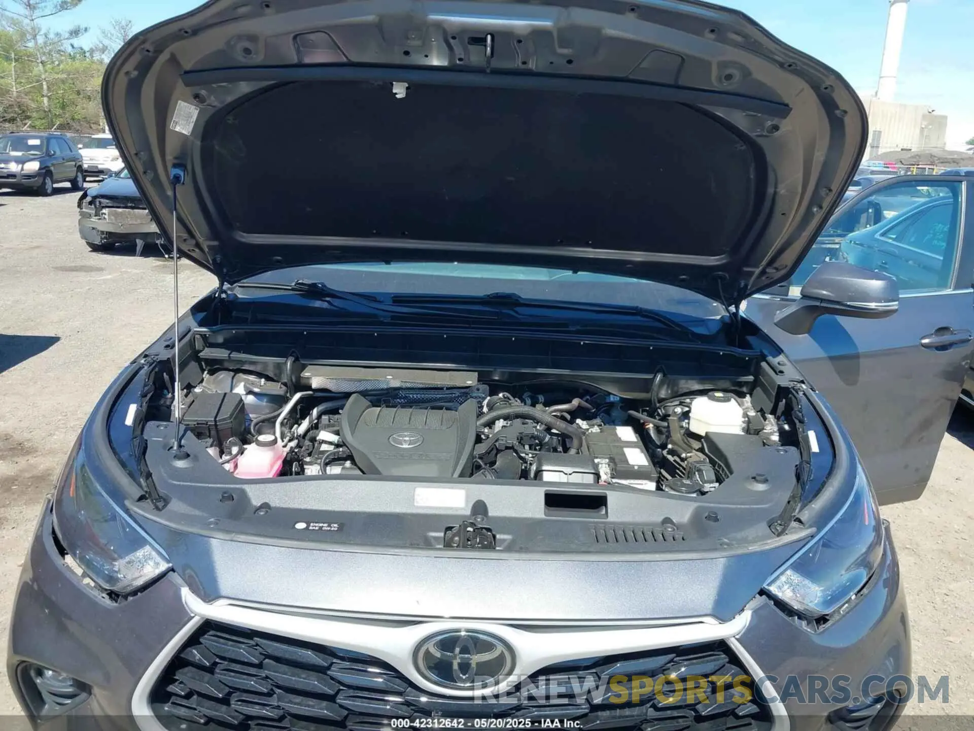 10 Photograph of a damaged car 5TDKDRBHXRS531947 TOYOTA HIGHLANDER 2024