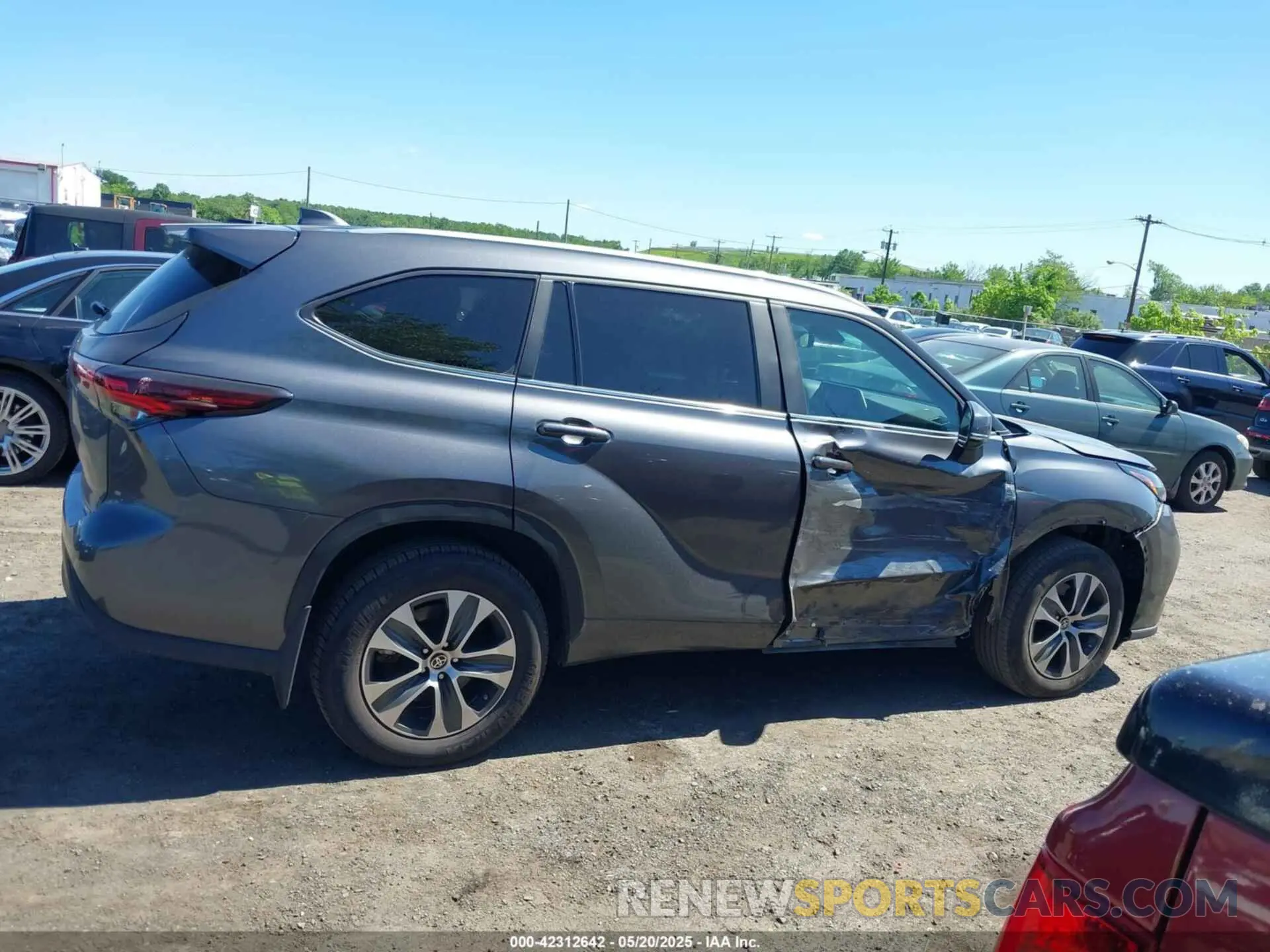 13 Photograph of a damaged car 5TDKDRBHXRS531947 TOYOTA HIGHLANDER 2024