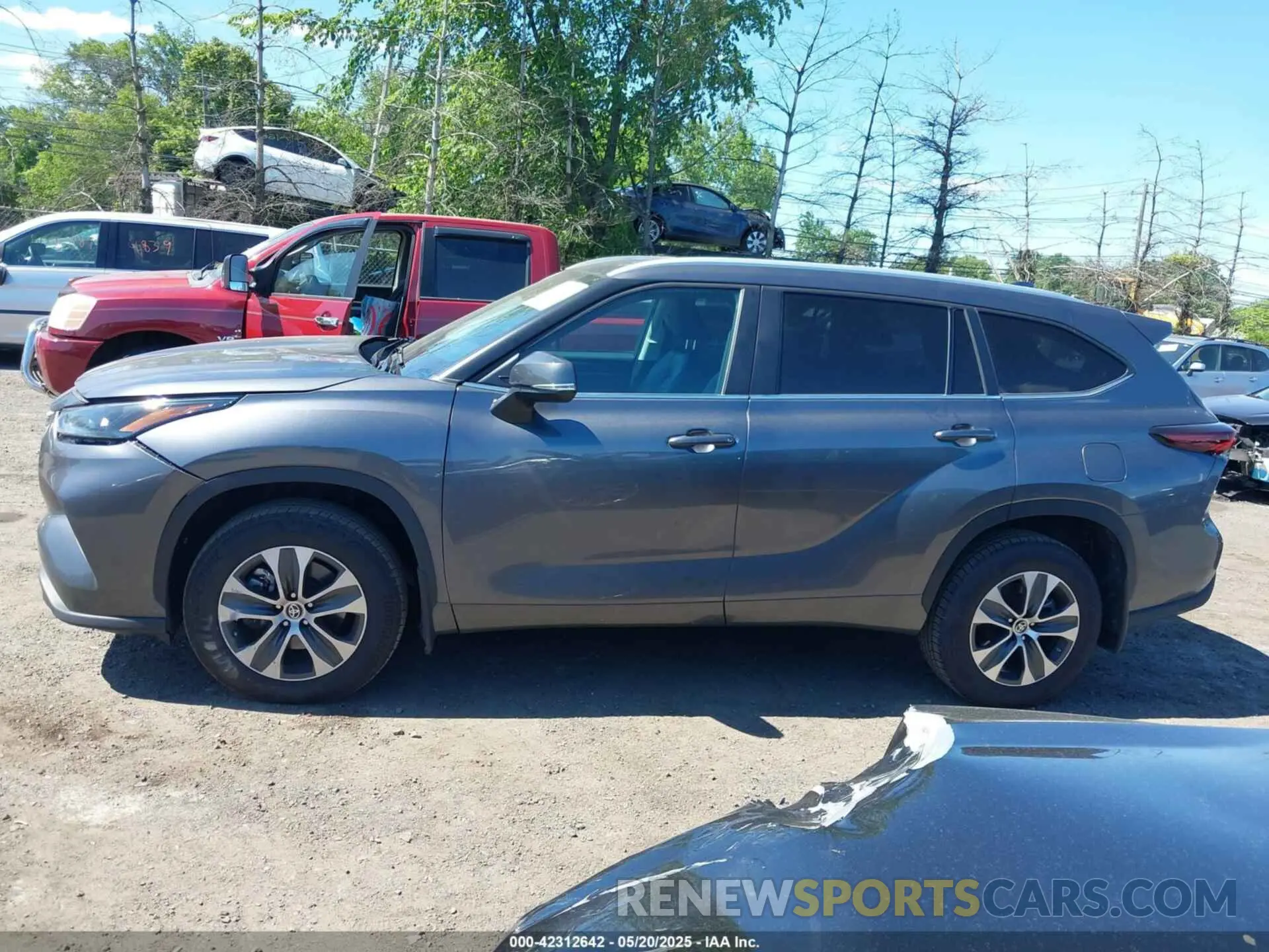 14 Photograph of a damaged car 5TDKDRBHXRS531947 TOYOTA HIGHLANDER 2024