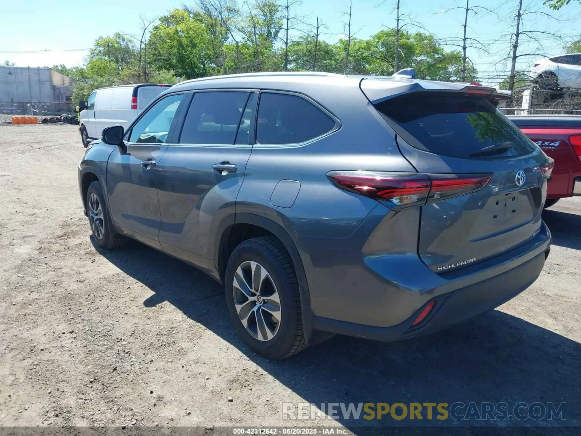 3 Photograph of a damaged car 5TDKDRBHXRS531947 TOYOTA HIGHLANDER 2024