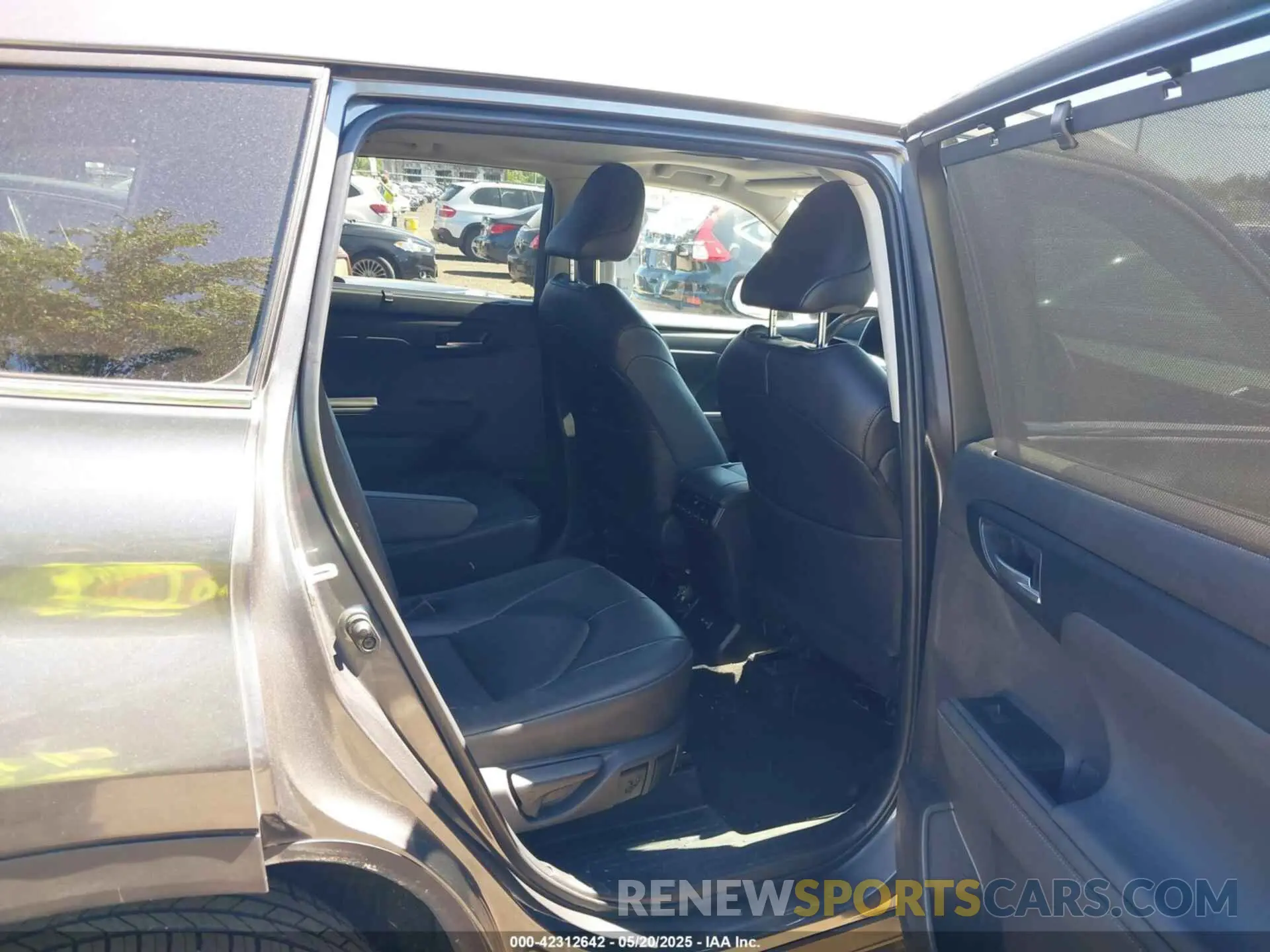 8 Photograph of a damaged car 5TDKDRBHXRS531947 TOYOTA HIGHLANDER 2024
