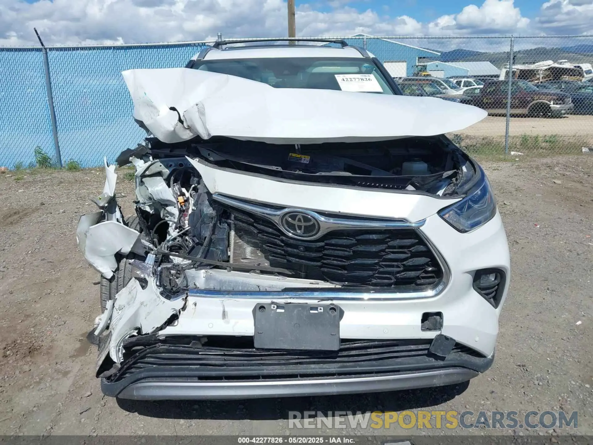 12 Photograph of a damaged car 5TDKDRBHXRS572904 TOYOTA HIGHLANDER 2024