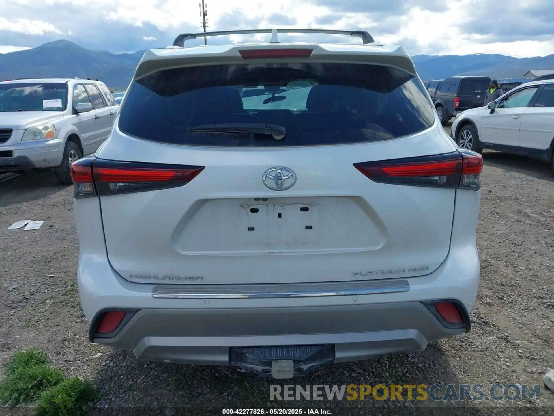 16 Photograph of a damaged car 5TDKDRBHXRS572904 TOYOTA HIGHLANDER 2024