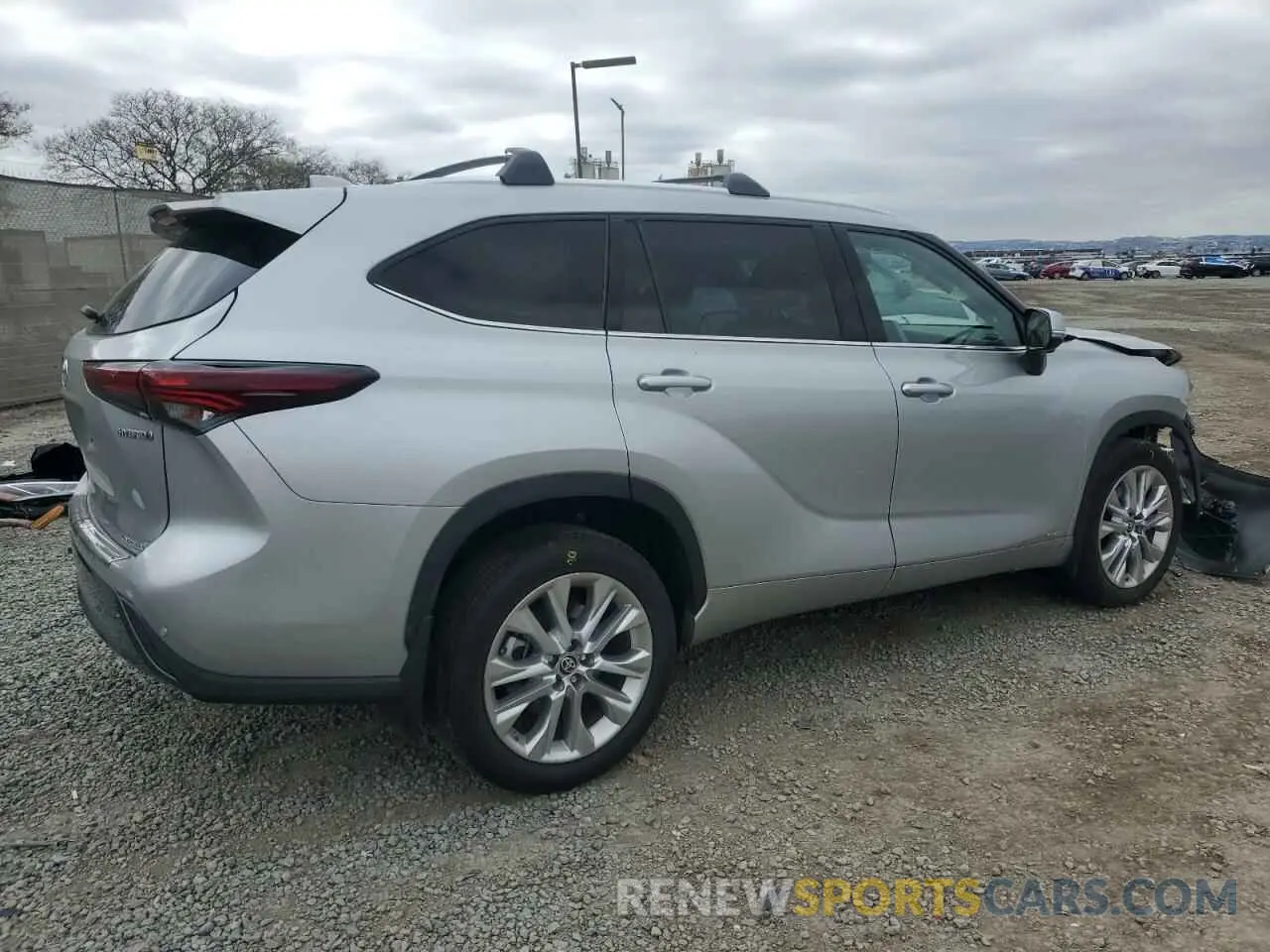 3 Photograph of a damaged car 5TDXBRCH1RS143290 TOYOTA HIGHLANDER 2024