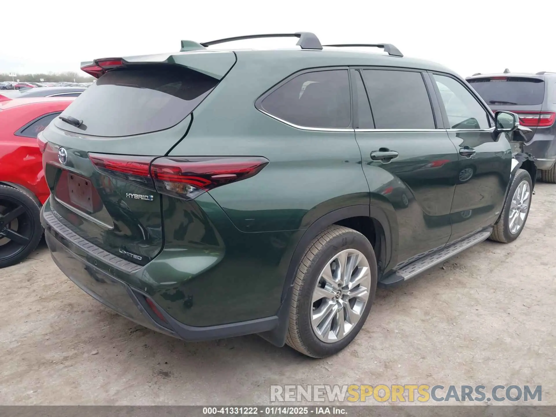 4 Photograph of a damaged car 5TDXBRCH5RS625342 TOYOTA HIGHLANDER 2024