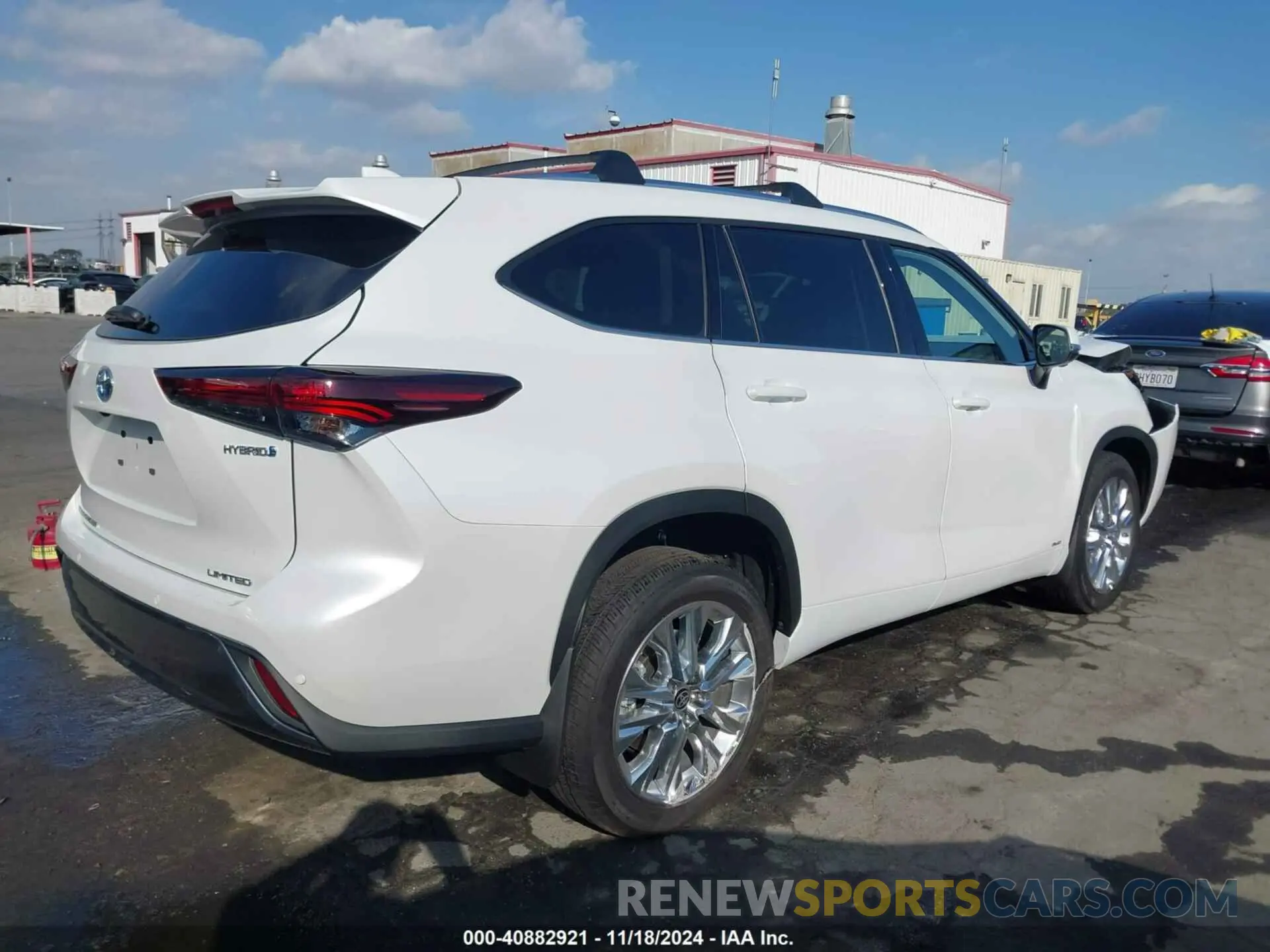 13 Photograph of a damaged car 5TDXBRCH5RS640360 TOYOTA HIGHLANDER 2024