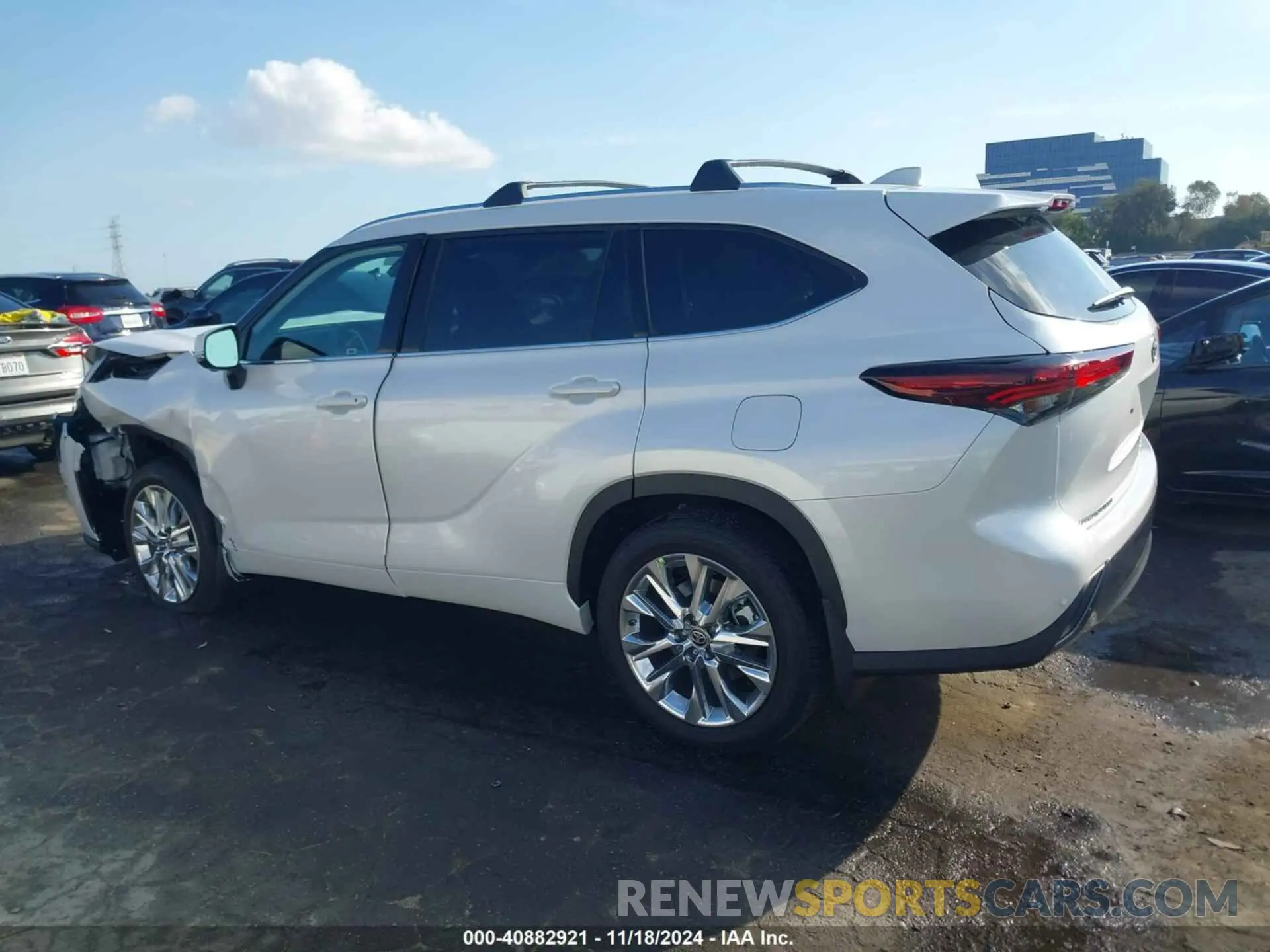 14 Photograph of a damaged car 5TDXBRCH5RS640360 TOYOTA HIGHLANDER 2024