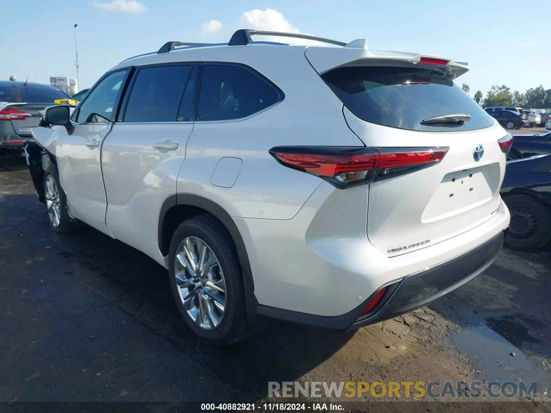 3 Photograph of a damaged car 5TDXBRCH5RS640360 TOYOTA HIGHLANDER 2024