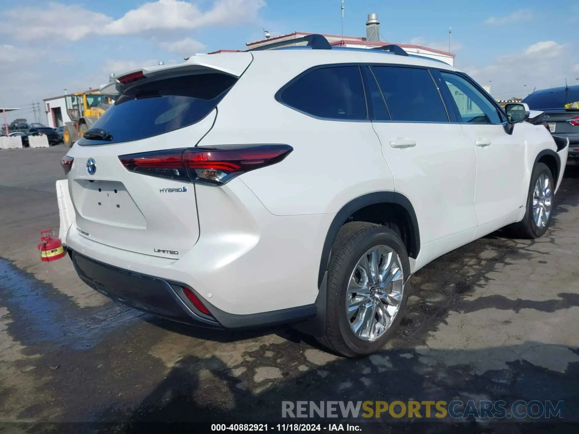 4 Photograph of a damaged car 5TDXBRCH5RS640360 TOYOTA HIGHLANDER 2024