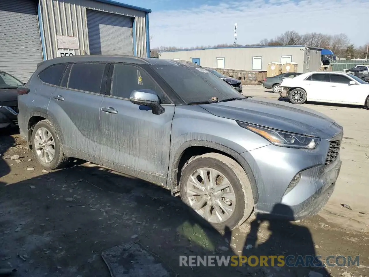 4 Photograph of a damaged car 5TDXBRCH8RS642765 TOYOTA HIGHLANDER 2024