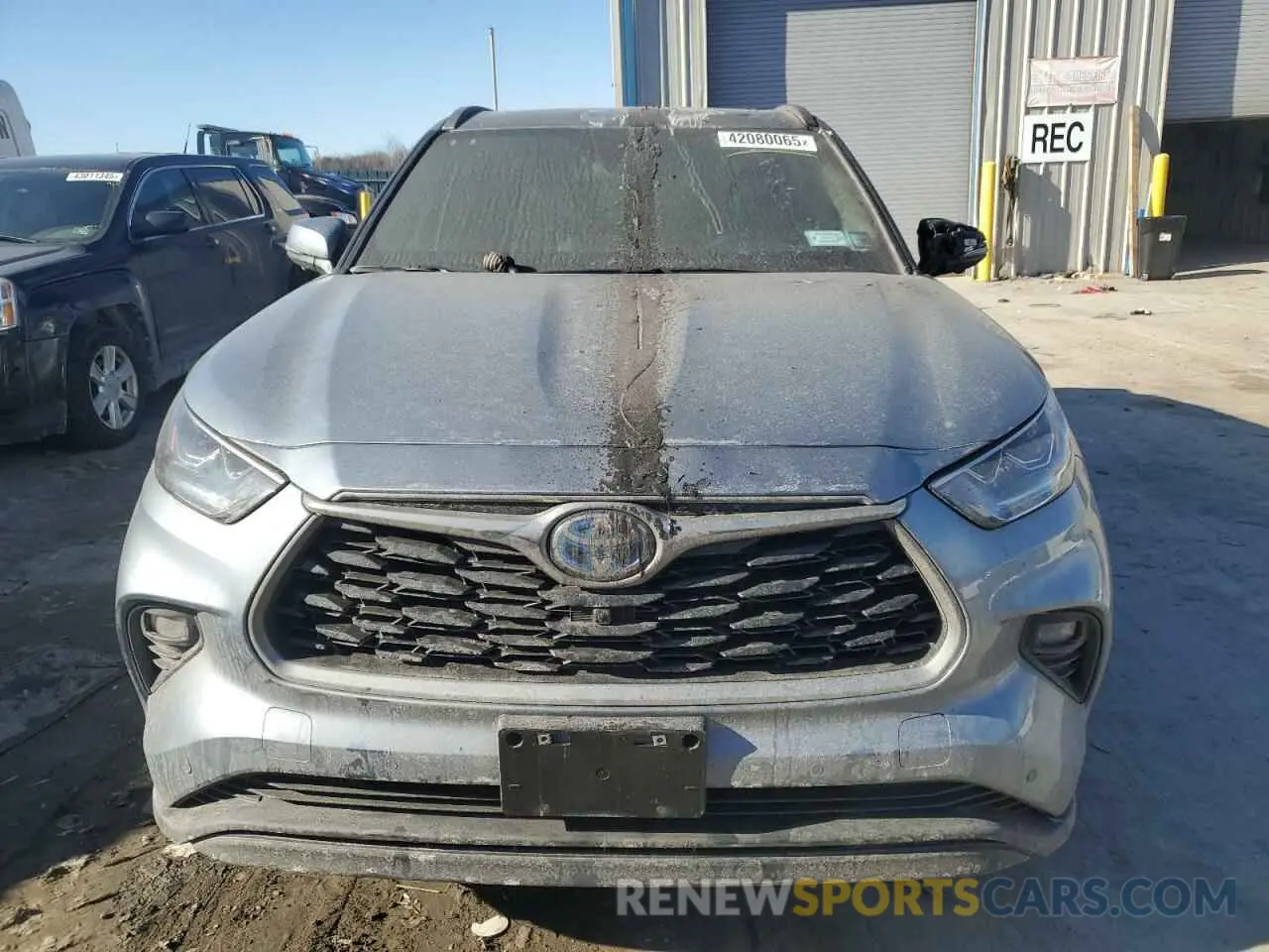 5 Photograph of a damaged car 5TDXBRCH8RS642765 TOYOTA HIGHLANDER 2024