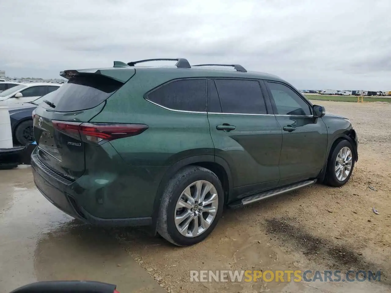 3 Photograph of a damaged car 5TDYARAH5RS536980 TOYOTA HIGHLANDER 2024